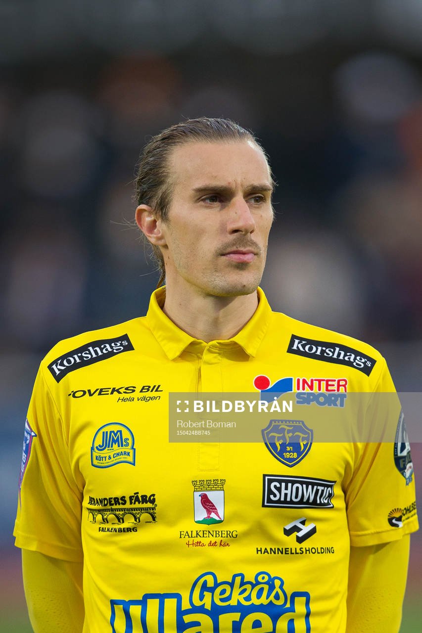 Falkenbergs Tobias Carlsson före fotbollsmatchen i