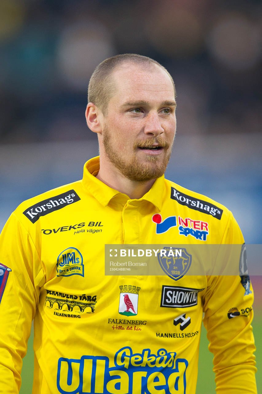 Falkenbergs Christoffer Carlsson före fotbollsmatchen i