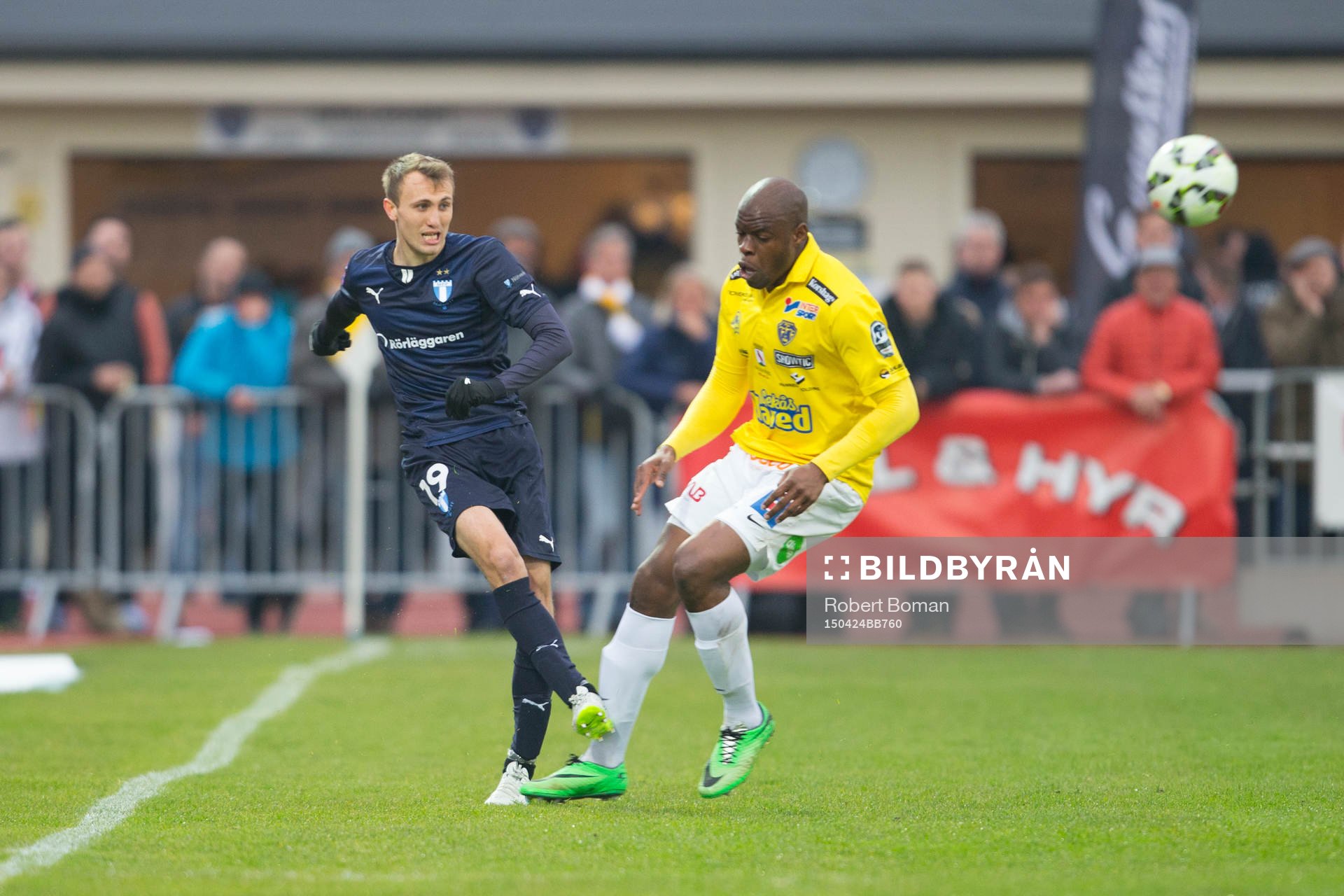 Malmö FFs Magnus Wolff Eikrem och Falkenbergs Hakeem Araba