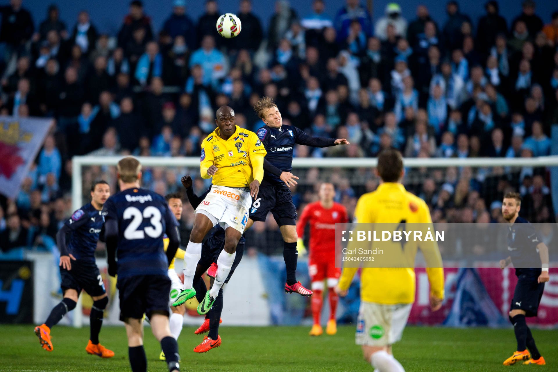 Falkenbergs Hakeem Araba i nickduell med Malmö FFs Oscar