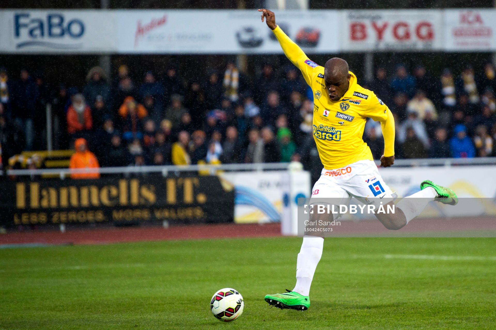 Falkenbergs Hakeem Araba laddar för skott