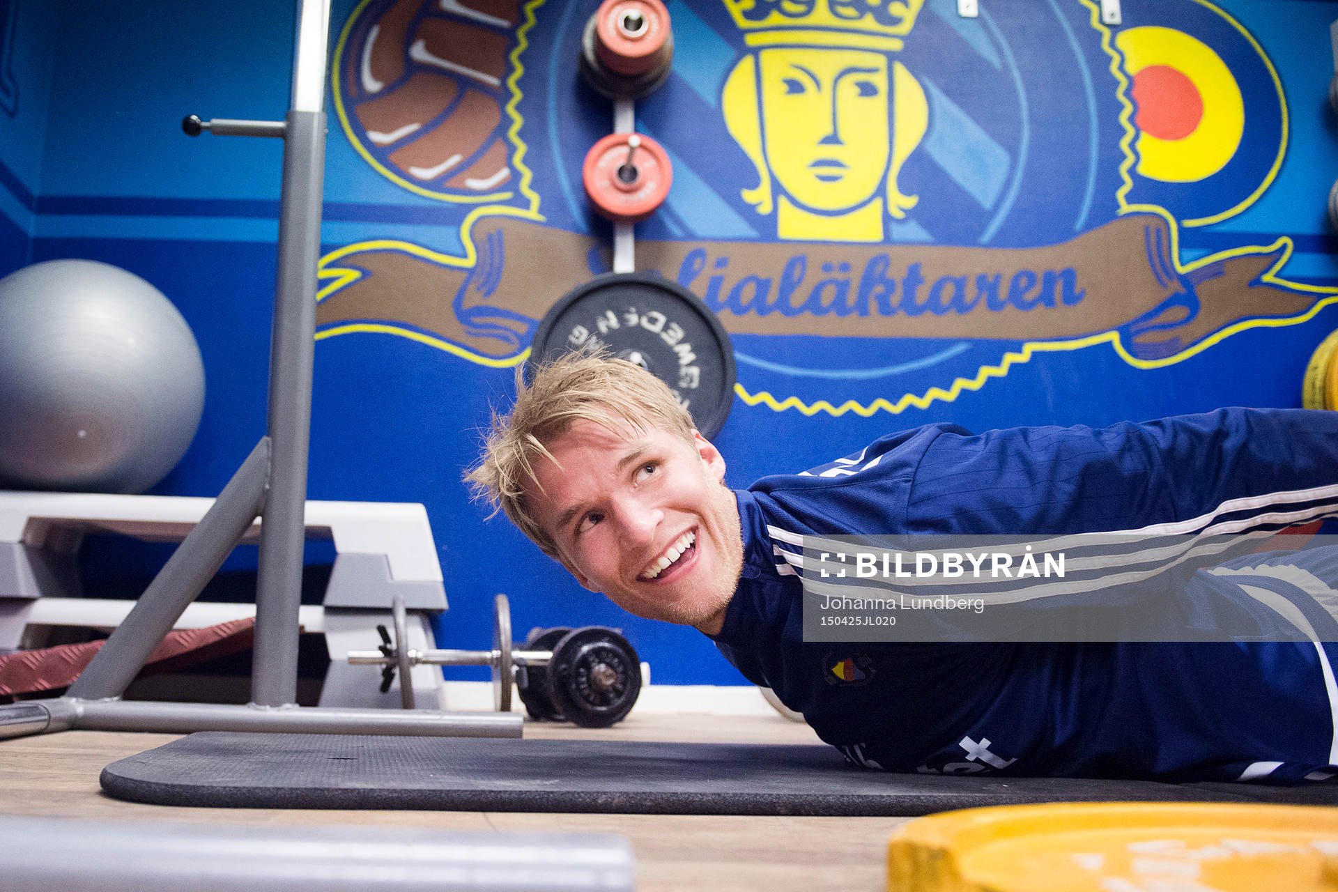 Djurgårdens Sebastian Andersson rehabtränar efter en fotbollsträning med Djurgården den 24 april 2015 i Stockholm.