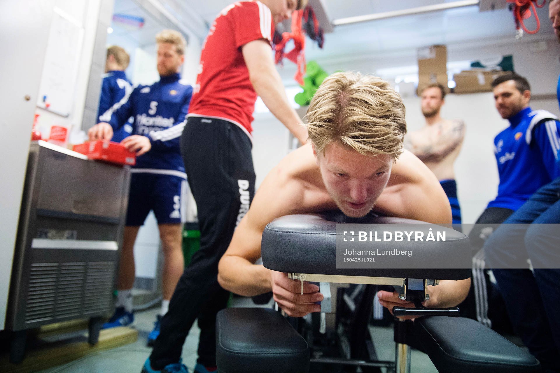 Djurgårdens Martin Broberg får behandling