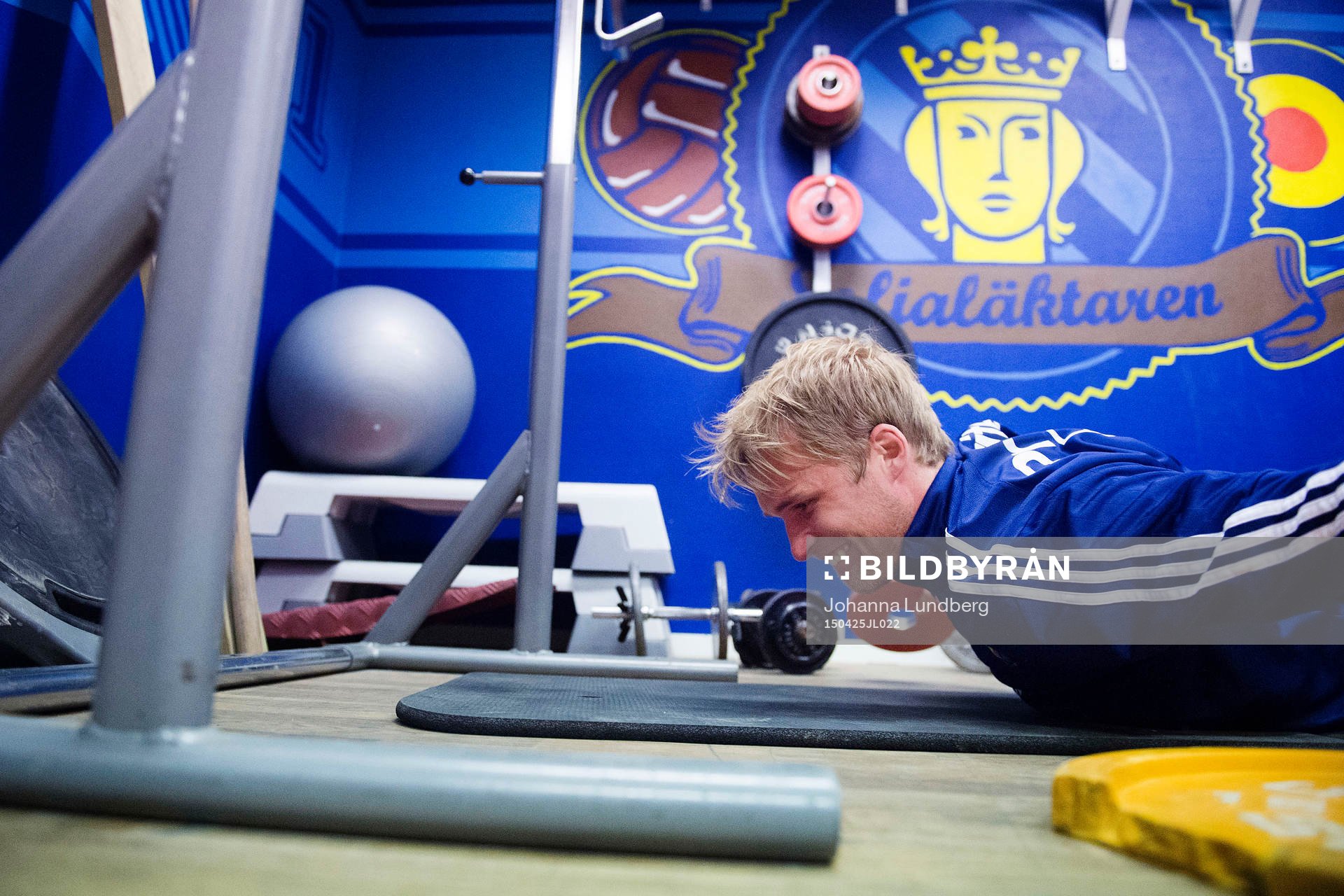 Djurgårdens Sebastian Andersson rehabtränar efter en fotbollsträning med Djurgården den 24 april 2015 i Stockholm.