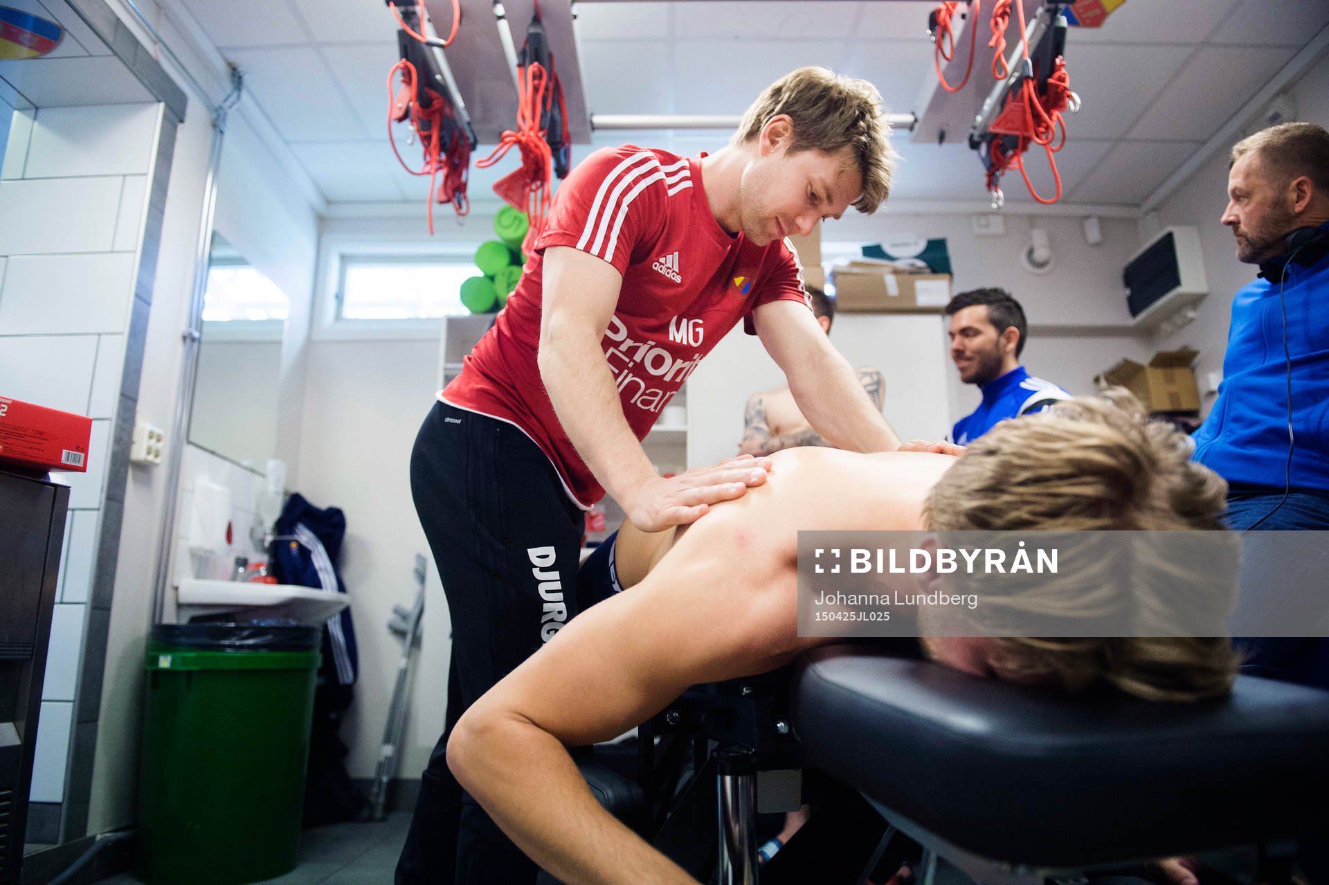 Djurgårdens Martin Broberg får behandling