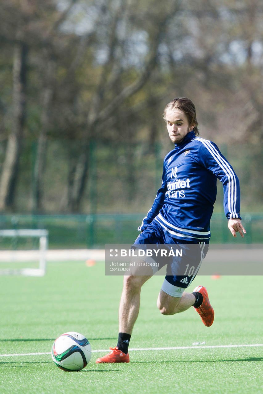 Djurgårdens Daniel Berntsen under en fotbollsträning med Djurgården den 24 april 2015 i Stockholm.