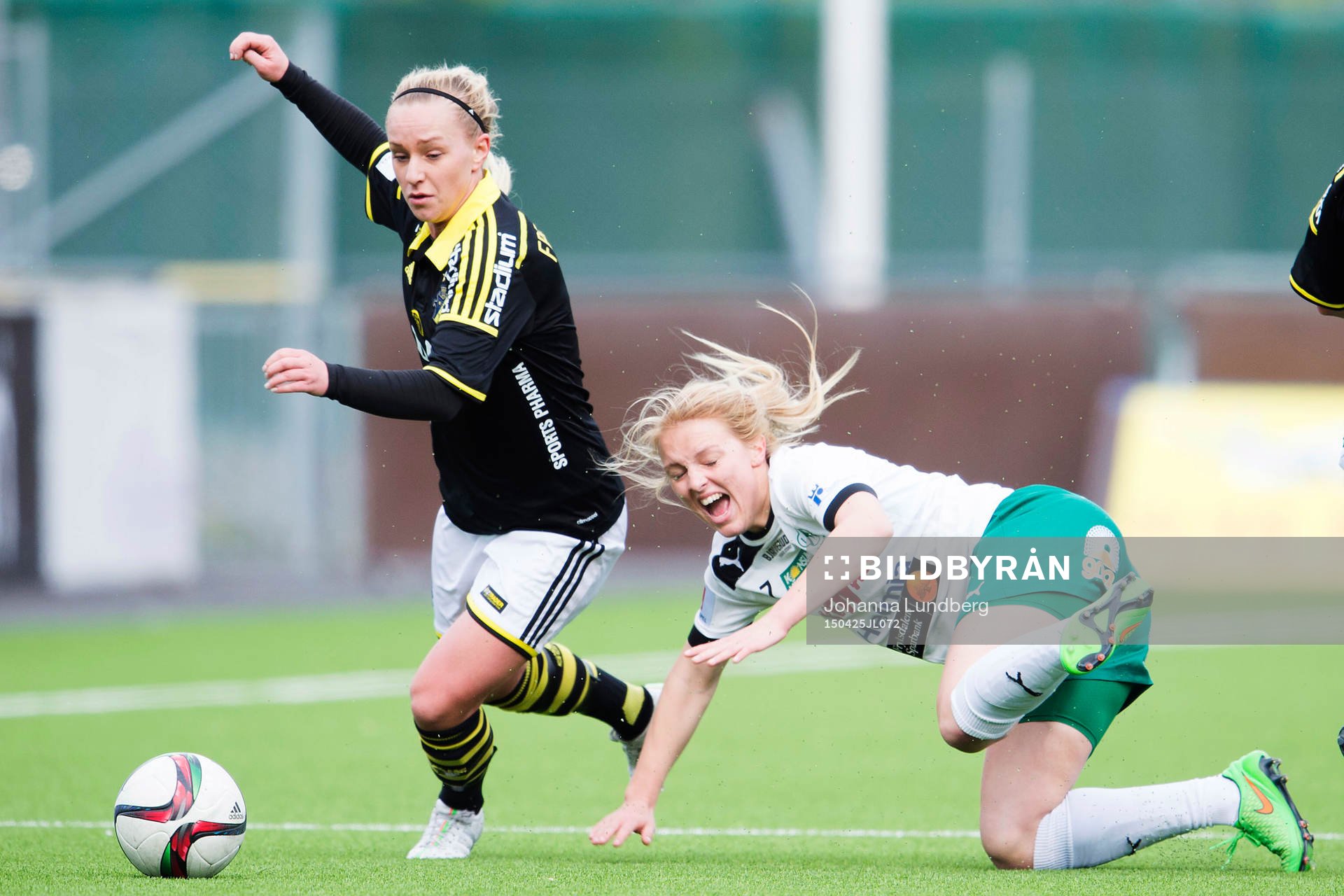AIKs Sarah Fredriksson och Mallbackens Mimmi Larsson