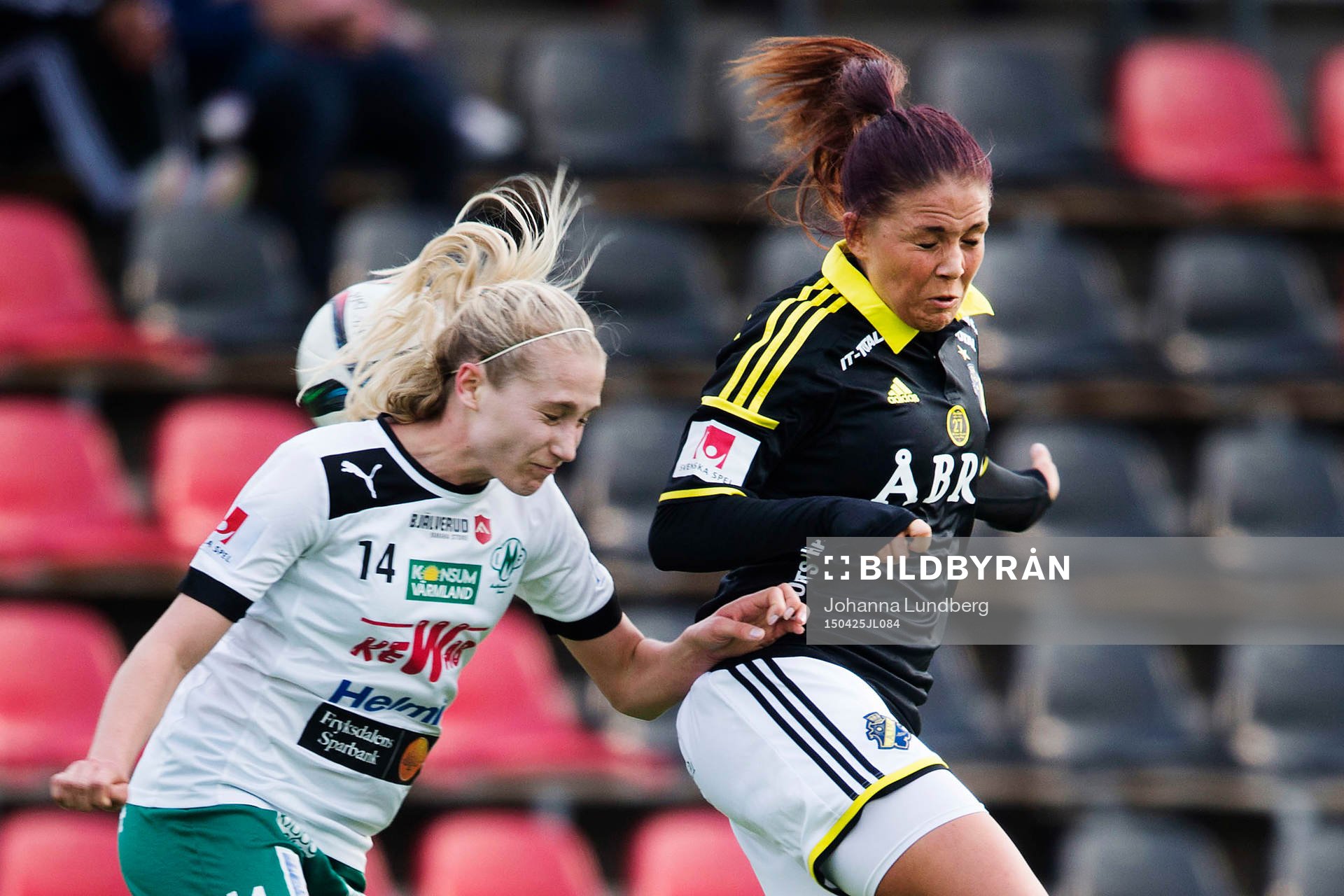 Mallbackens Erica Ericsson och AIKs Jennifer Egelryd