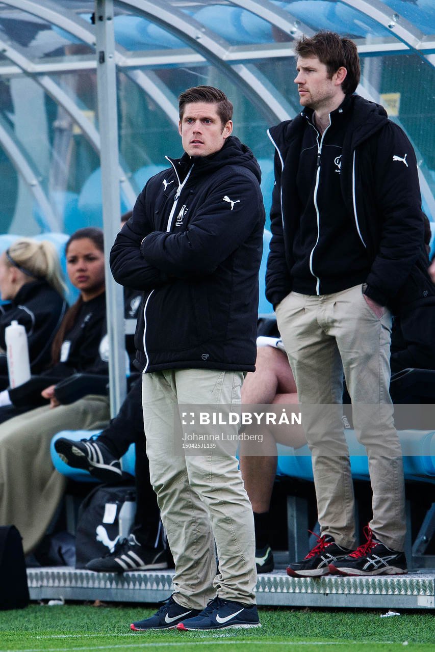 Mallbackens tränare David Kjellin under fotbollsmatchen i Damallsvenskan mellan AIK och Mallbacken den 25 april 2015 i Stockholm. 