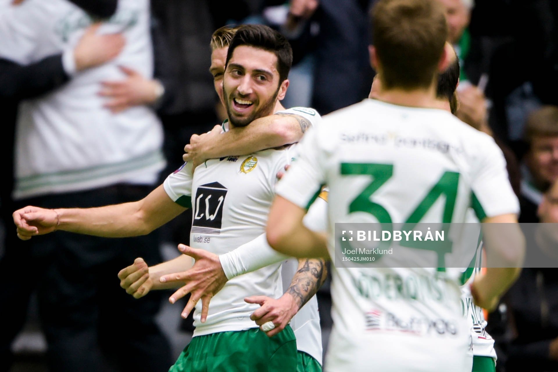 Hammarbys Nahir Besara jublar med sina lagkamrater