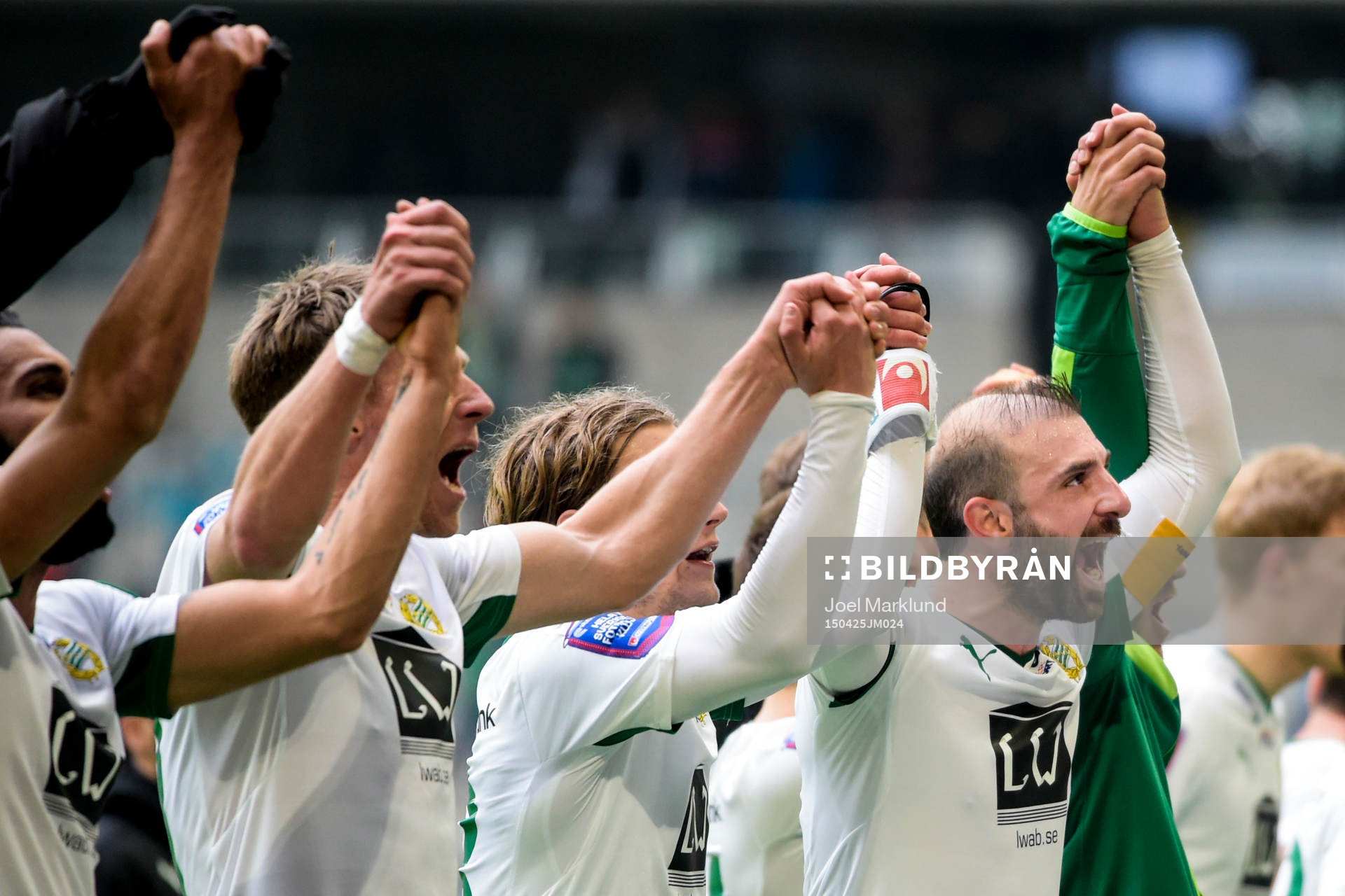 Hammarbys Kennedy Bakircioglu jublar med sina lagkamrater