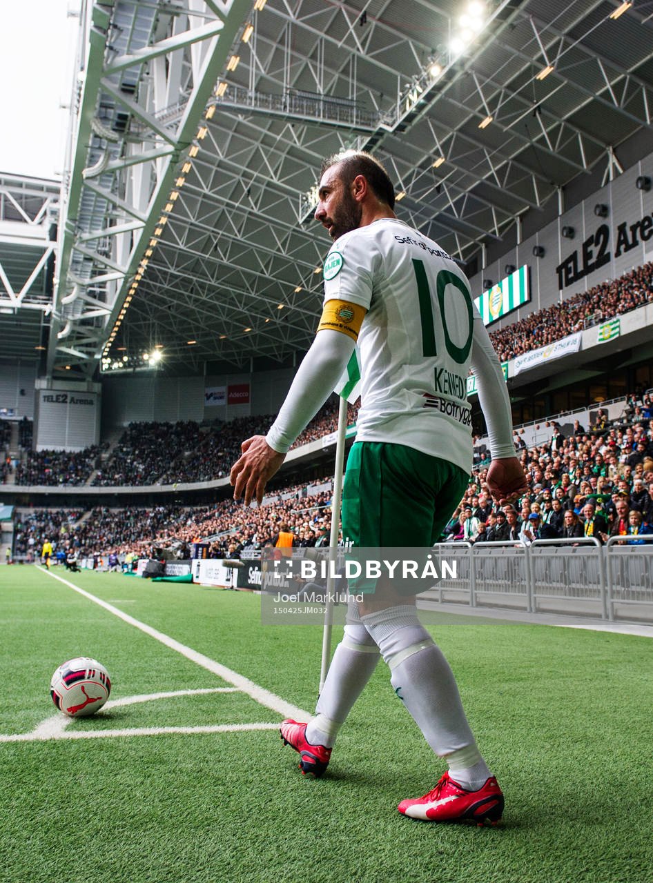 Hammarbys Kennedy Bakircioglu på väg att slå en hörna