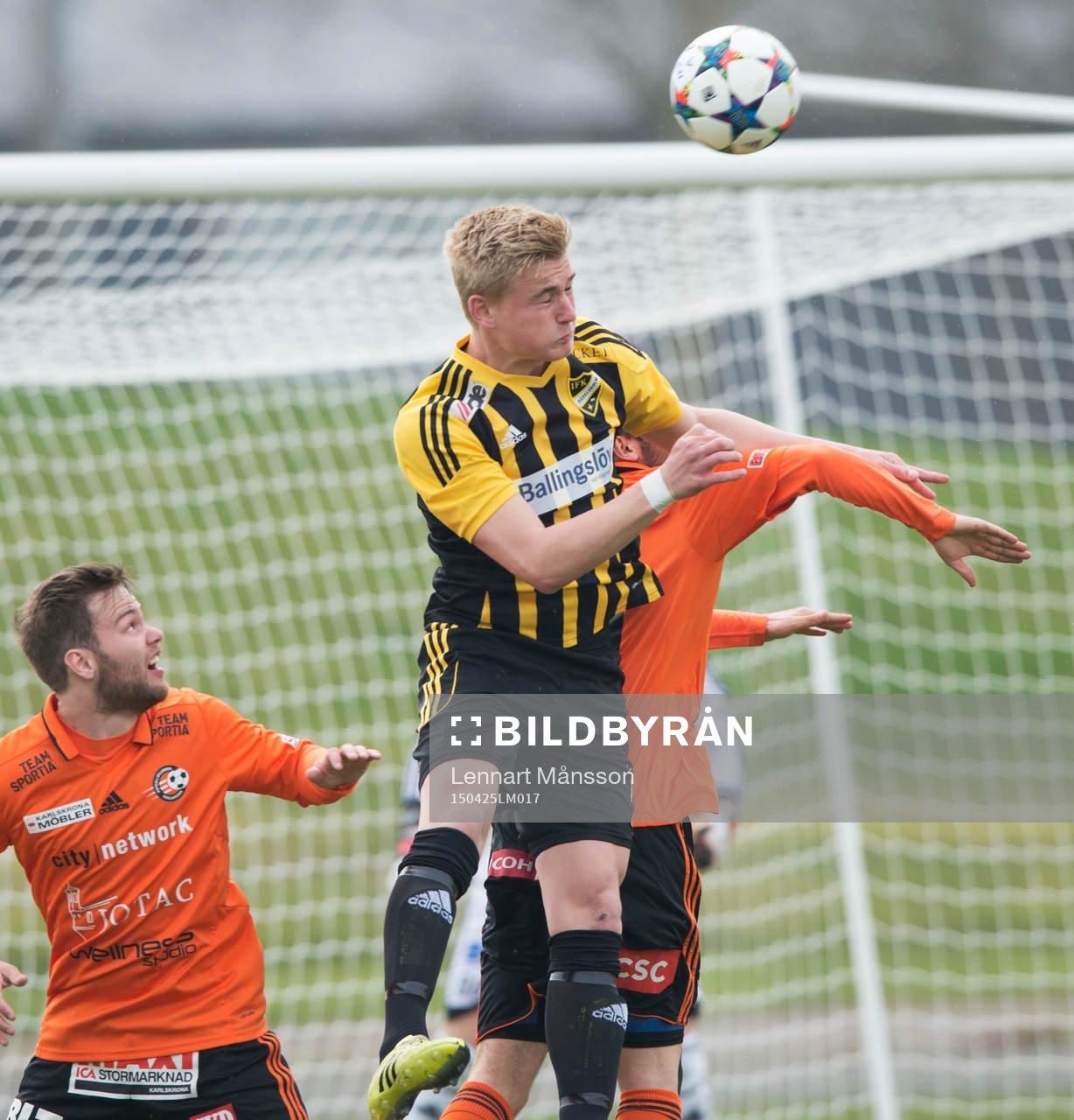 IFK Hässleholms Linus Svensson i matchen i division 2