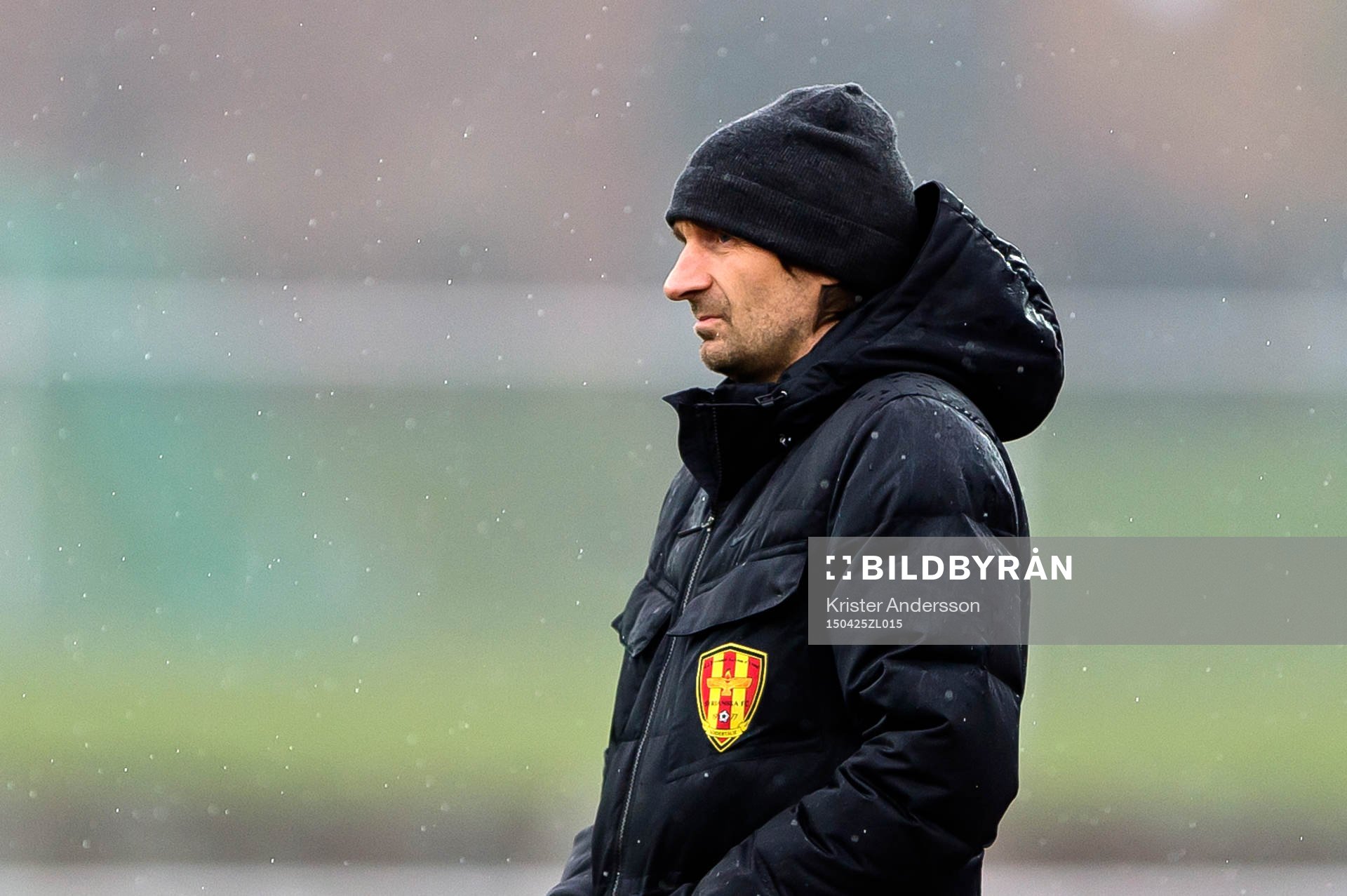 Syrianskas tränare Nemanja Miljanovic under fotbollsmatchen i Superettan mellan Varberg och Syrianska den 25 april 2015 i Varberg.