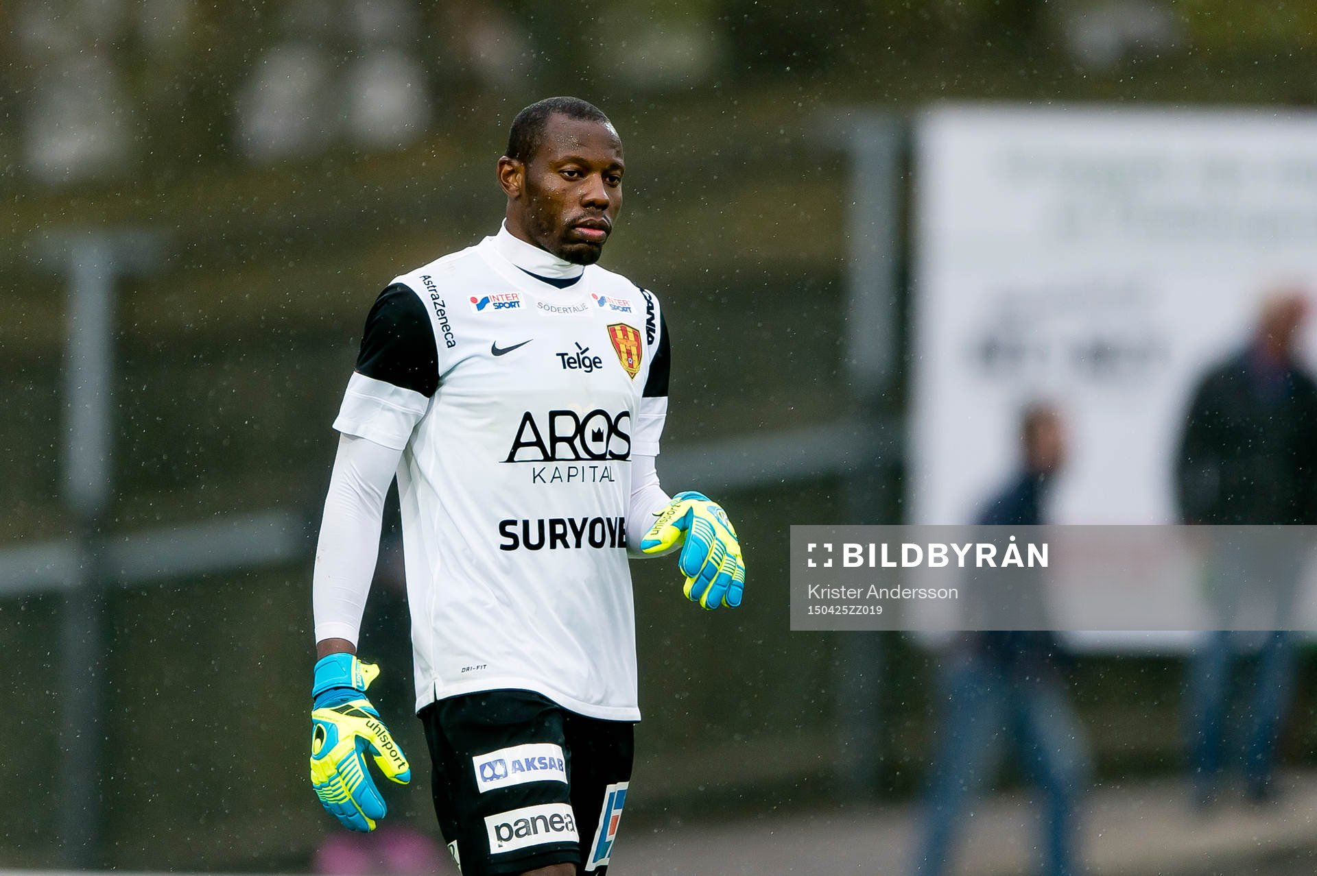 Syrianskas målvakt Dwayne St Aubyn Miller  under fotbollsmatchen i Superettan mellan Varberg och Syrianska den 25 april 2015 i Varberg.