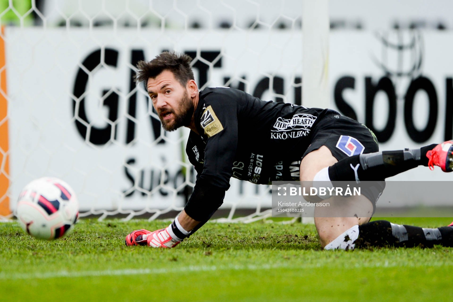 Halmstads målvakt Stojan Lukic under fotbollsmatchen i Allsvenskan mellan Halmstad och Elfsborg den 26 april 2015 i Halmstad.