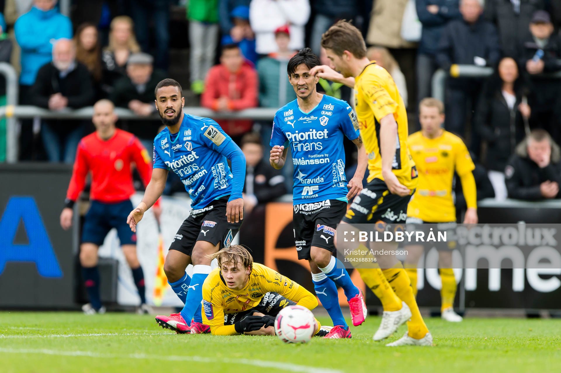 Elfsborgs Simon Hedlund tappar boll