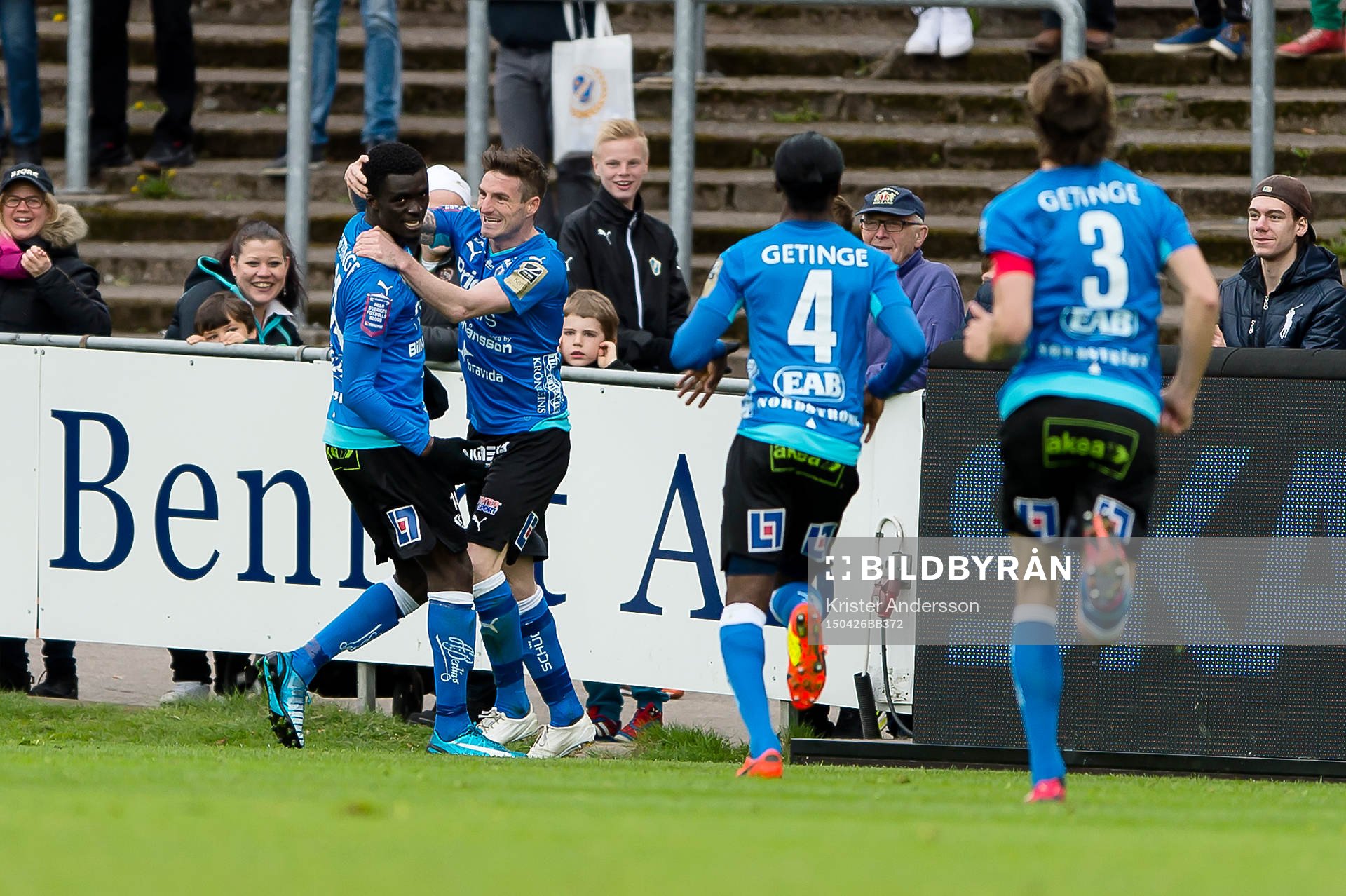 Halmstads Kwame Karikari jublar med laget