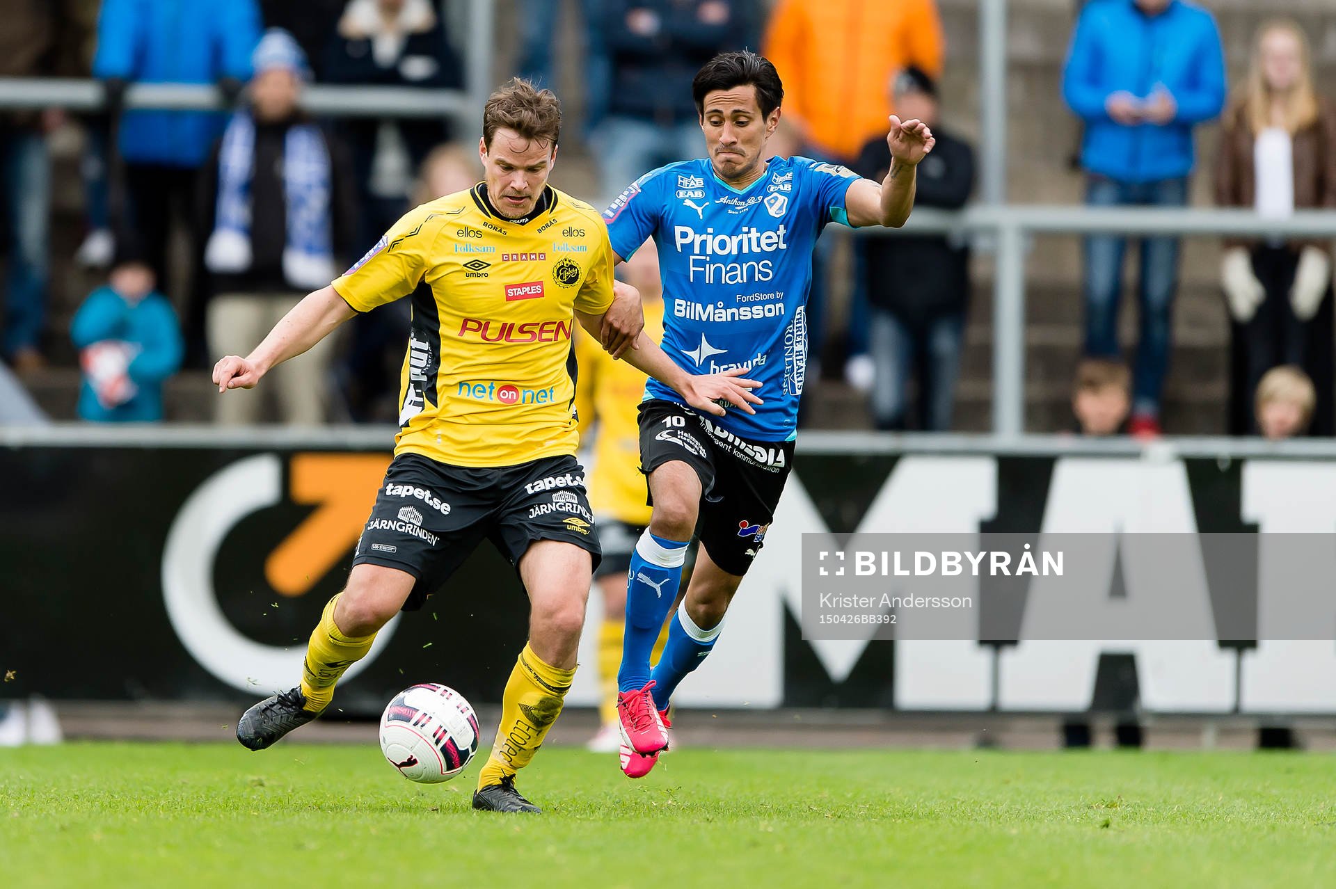 Elfsborgs Henning Hauger och Halmstads Antonio Rojas