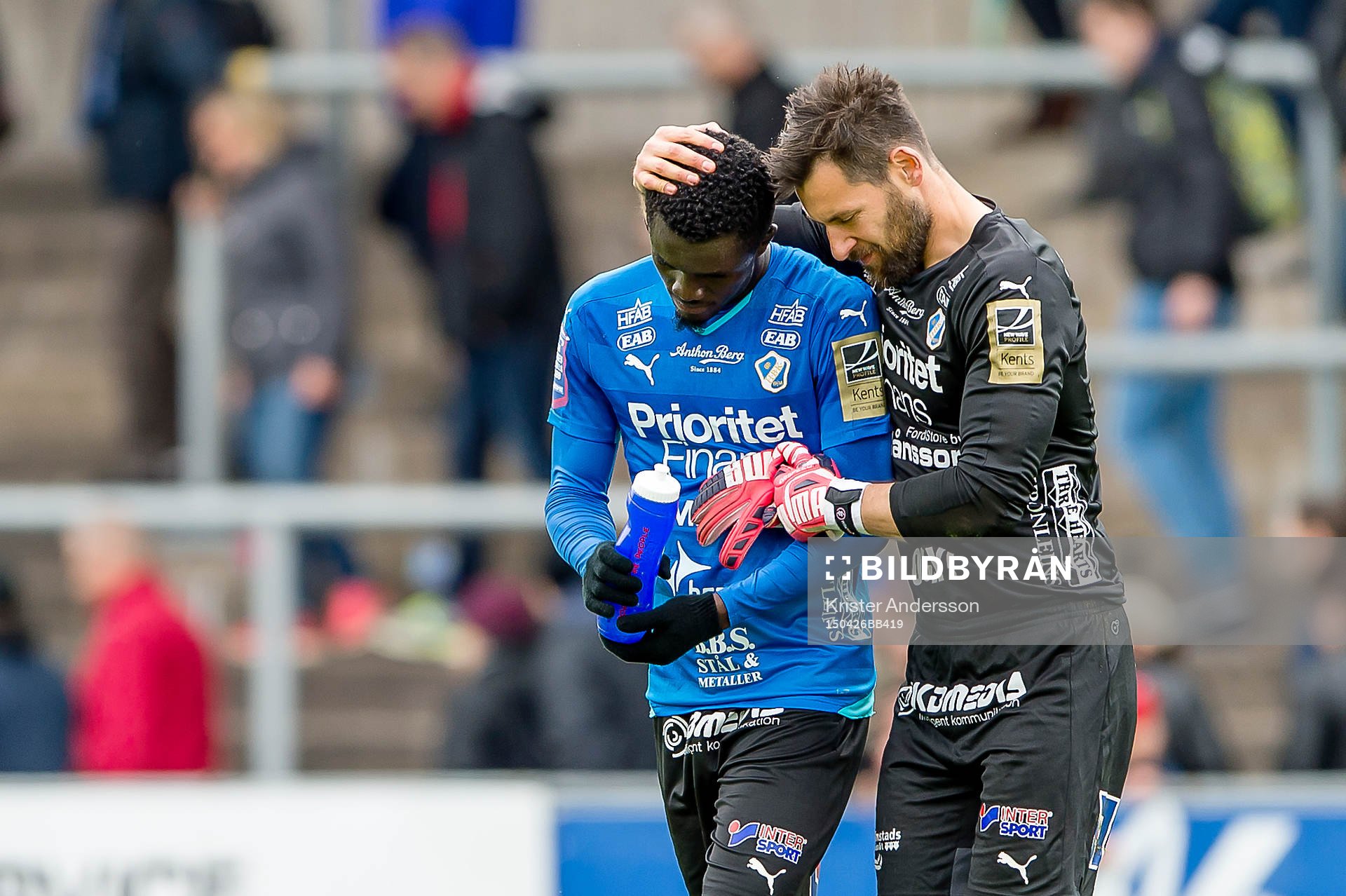 Halmstads Kwame Karikari och Stojan Lukic  jublar