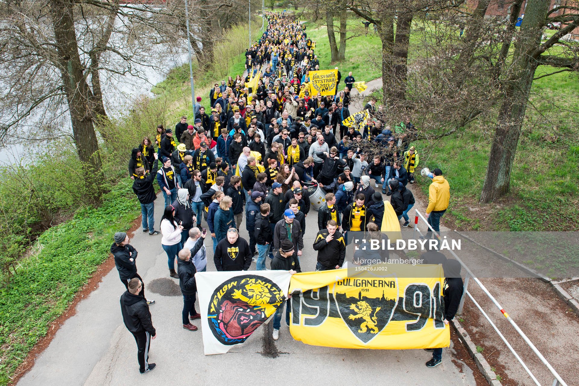 Elfsborgs supportrar marscherade till arenan innan