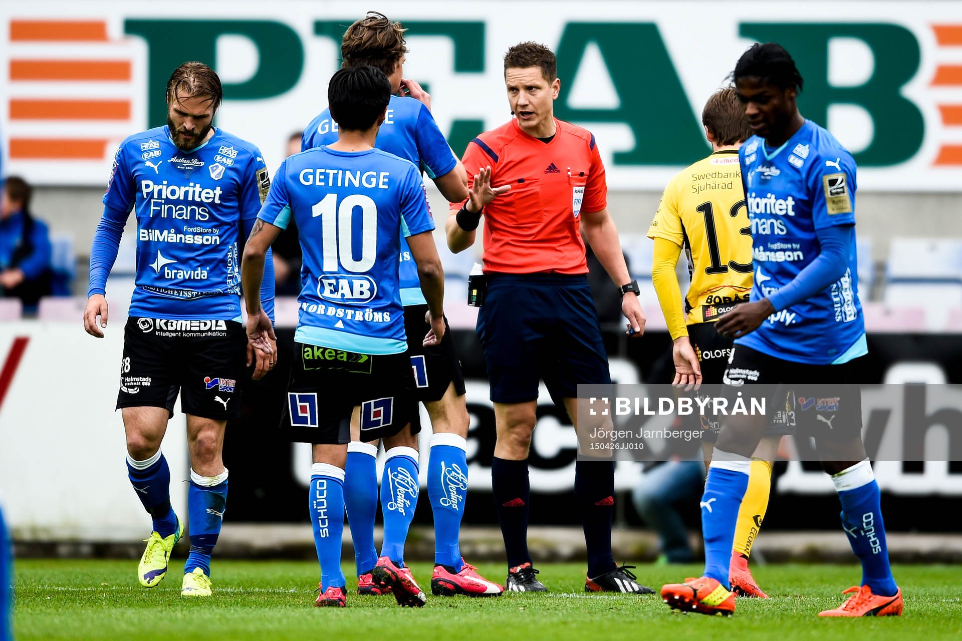 Halmstads spelare irriterade på domare Martin