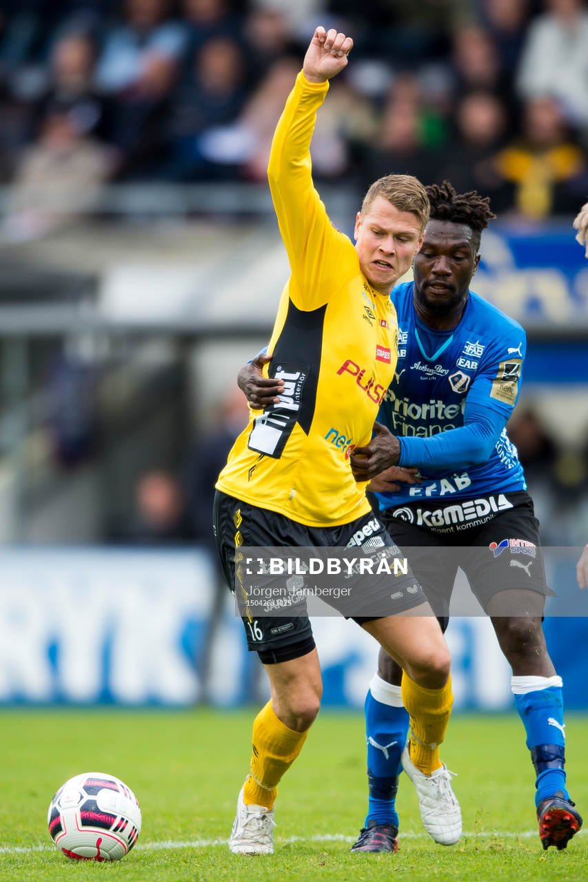 Elfsborgs Viktor Claesson och Halmstads King Osei Gyan