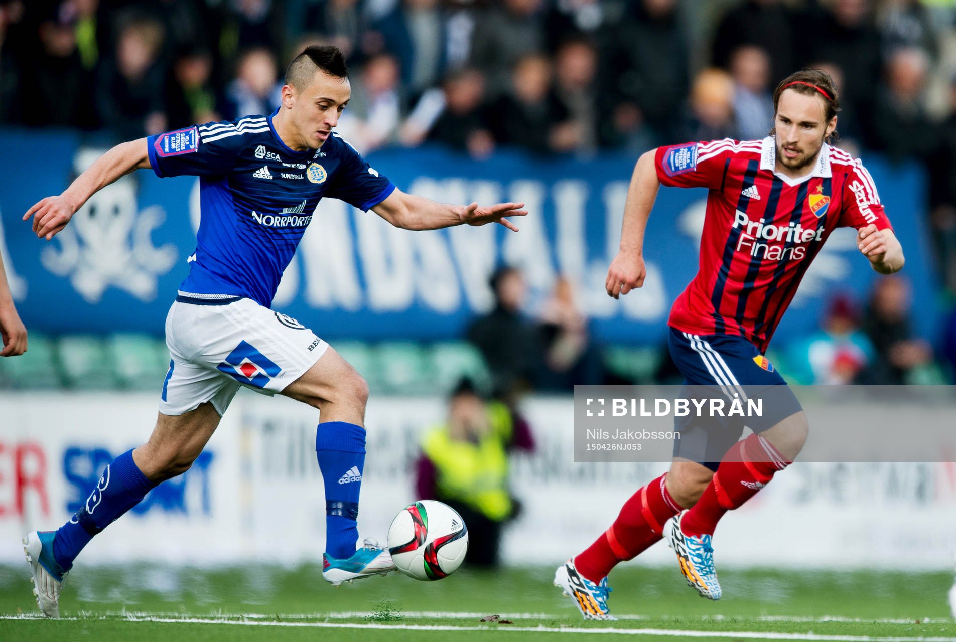 Sundsvalls Adam Chennoufi och Djurgårdens Kevin Walker