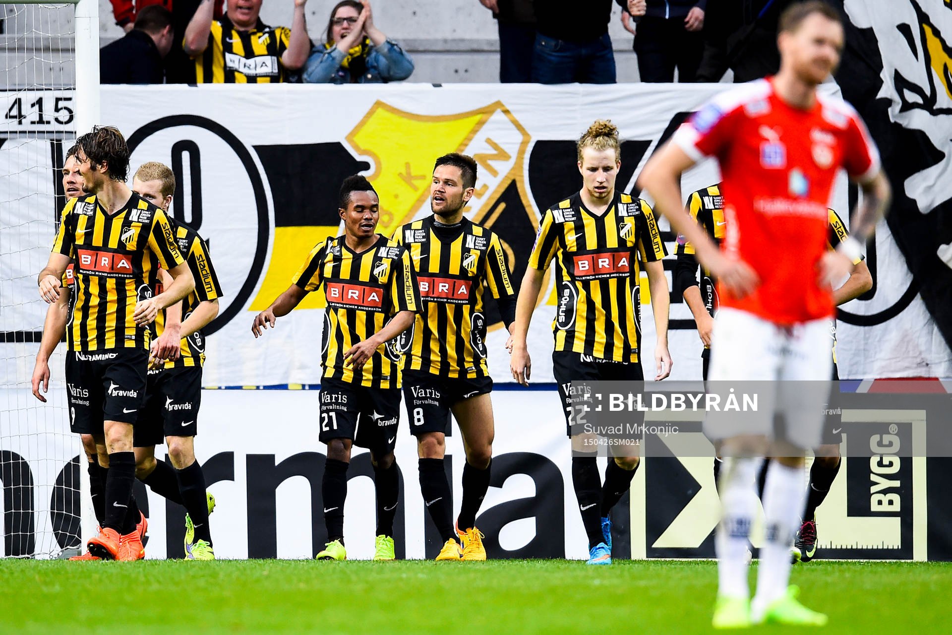 Häckens spelare jublar