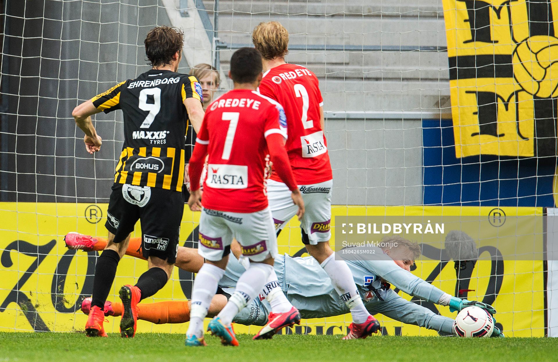 Kalmars målvakt Ole Söderberg och Häckens Dardan Rexhepi