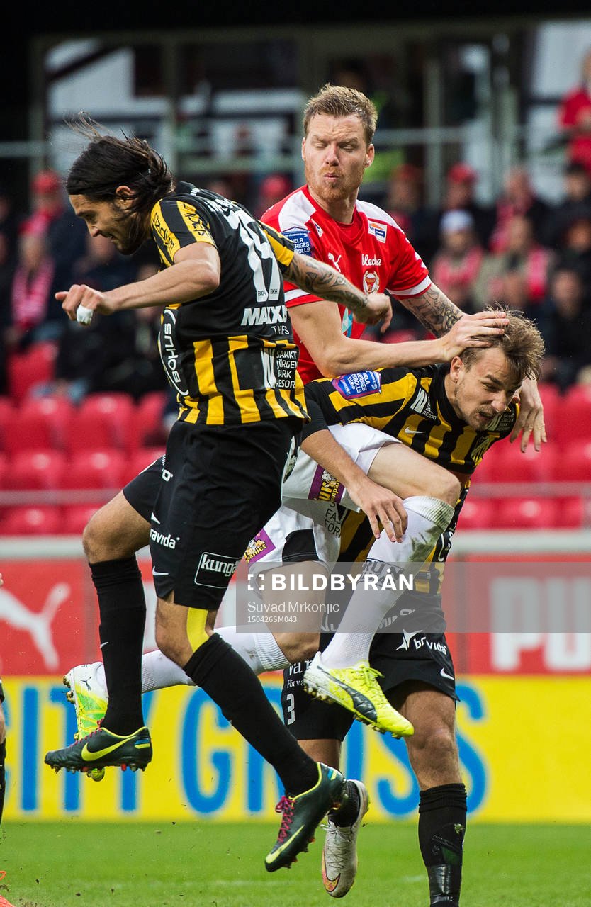 Kalmars Marcus Nilsson och Häckens Leonard Zuta  och