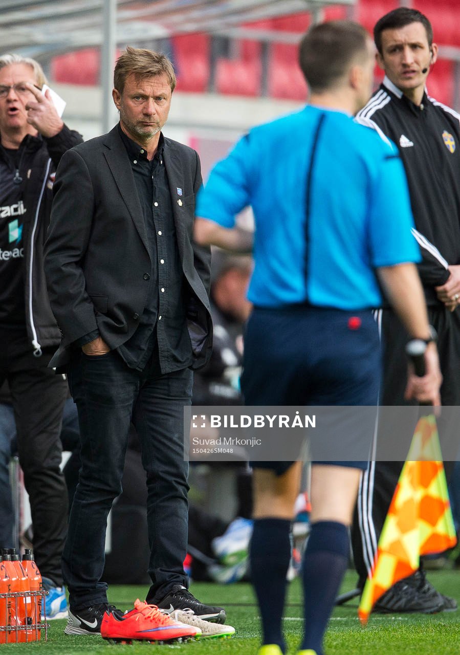  Häckens tränare Peter Gerhardsson under fotbollsmatchen i Allsvenskan mellan Kalmar och Häcken den 26 april 2015 i Kalmar.