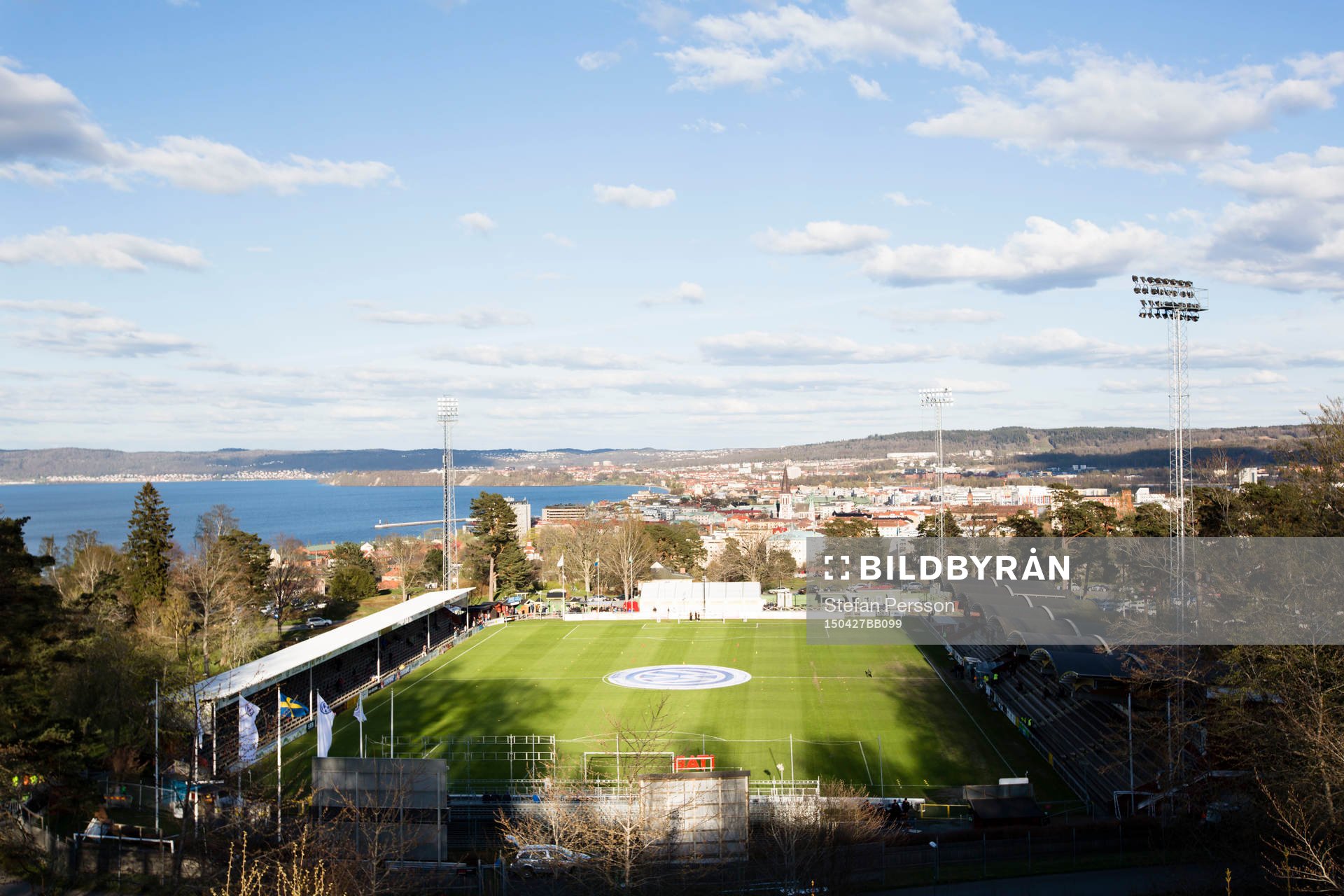 Stadsparksvallen med Jönköping och Vättern i bakgrunden