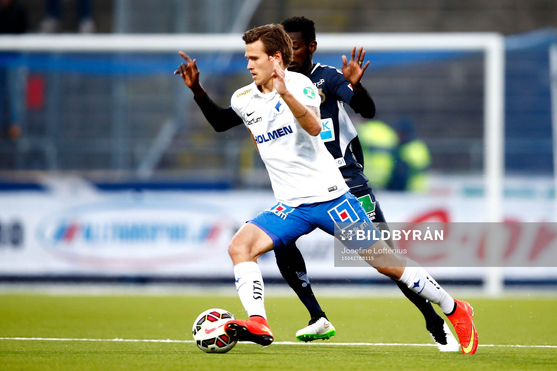 Norrköpings Arnor Ingvi Traustason och Gefles Dioh Williams
