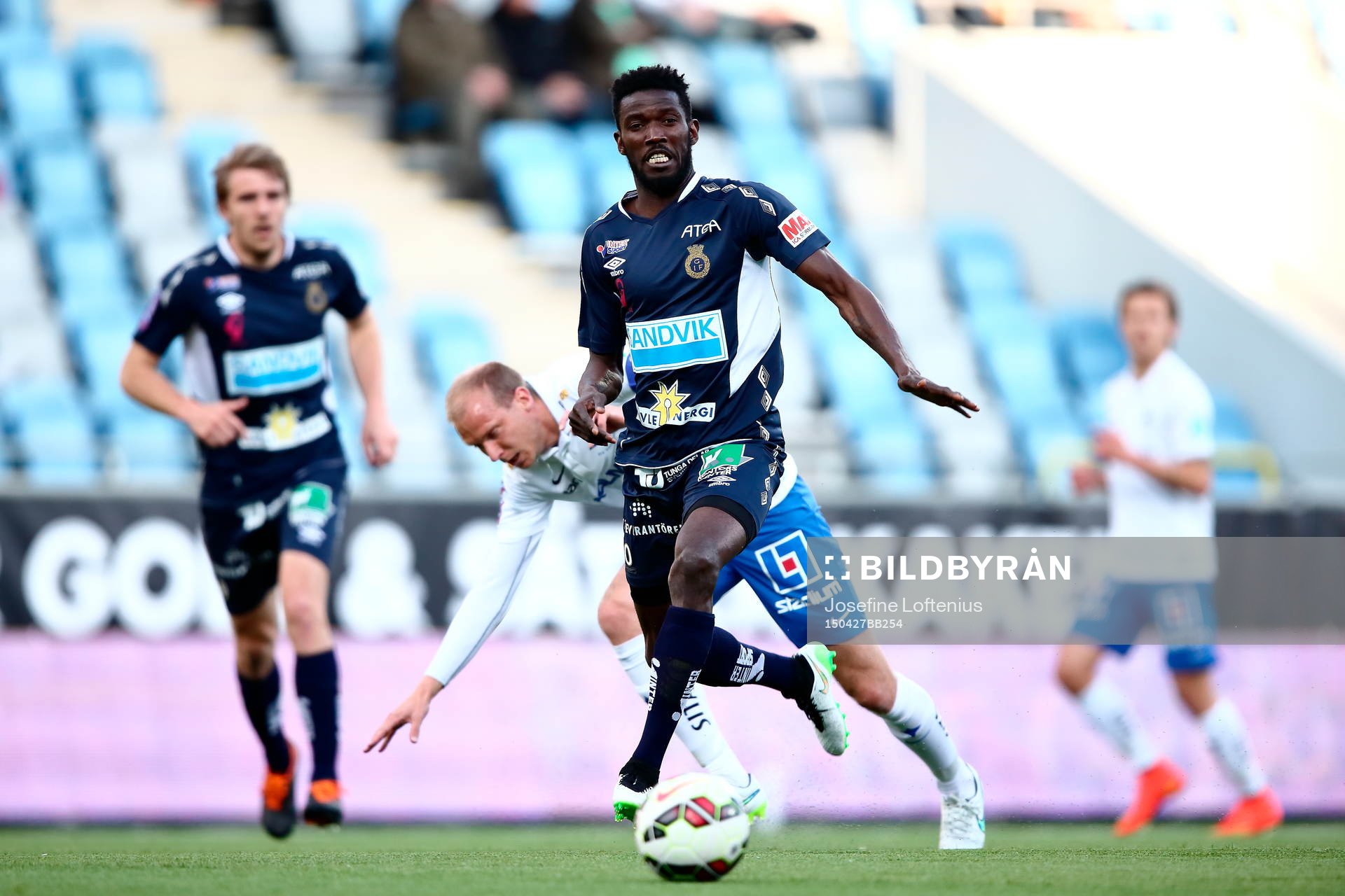 Gefles Dioh Williams framför Norrköpings Andreas Johansson