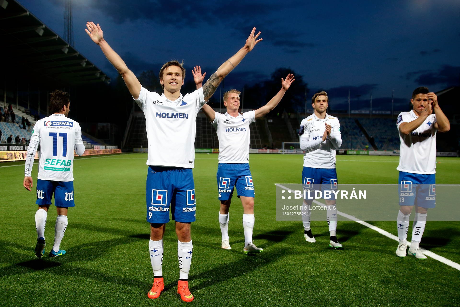 Norrköpings Arnór Ingvi Traustason jublar och tackar