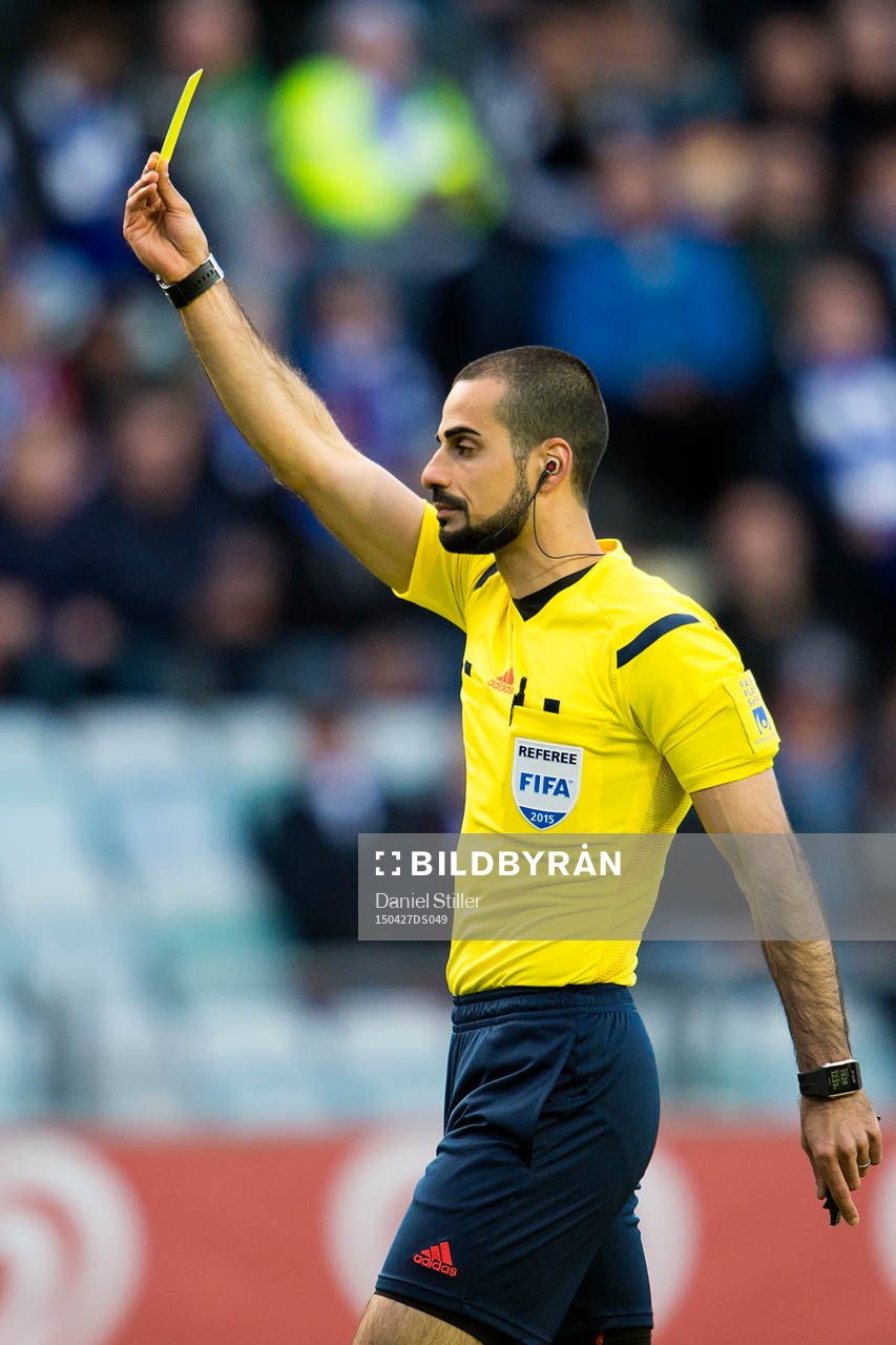 Domare Mohammed Al-Hakim under fotbollsmatchen i Allsvenskan mellan IFK Göteborg och Helsingborg den 27 april 2015 i Göteborg.