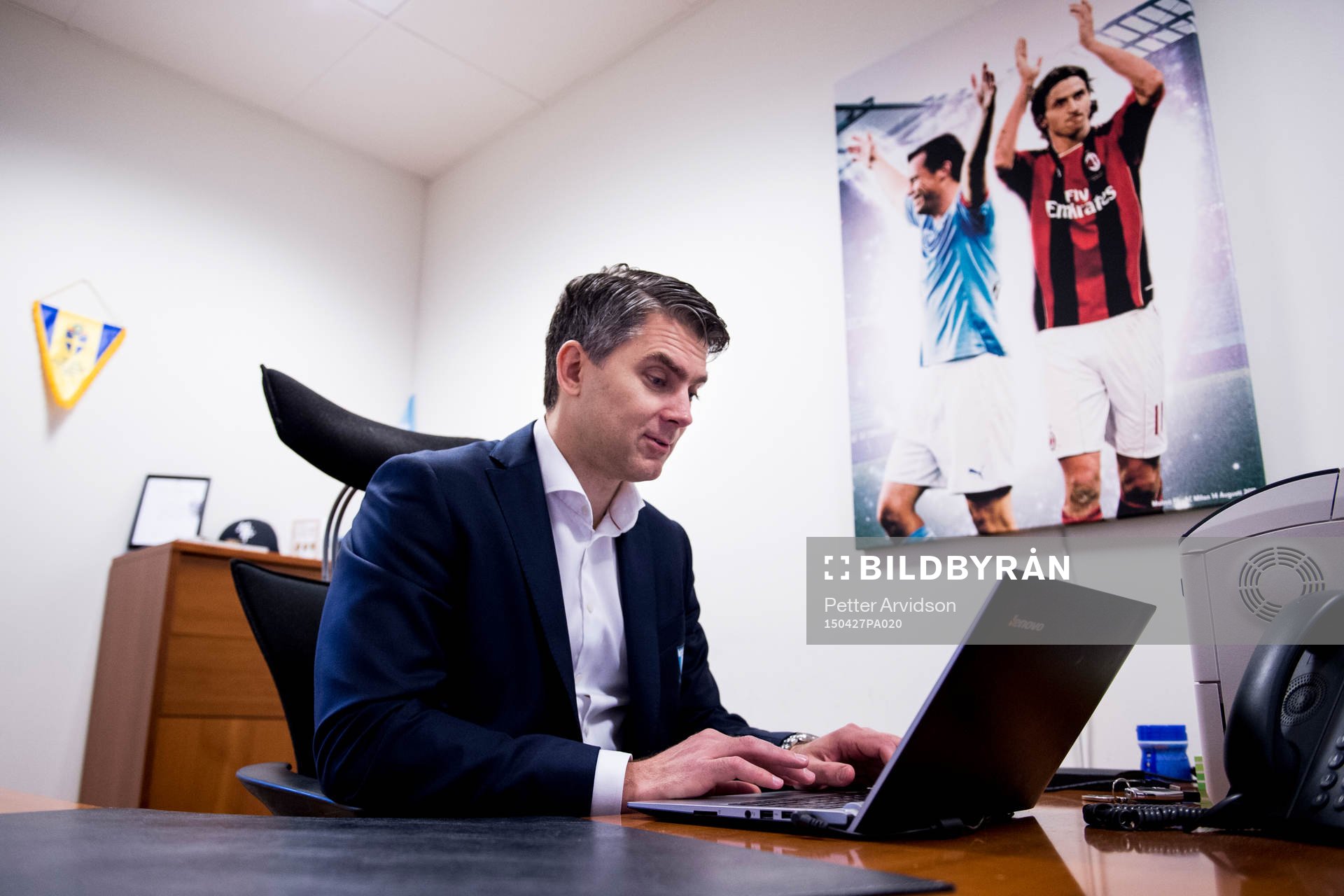 Malmö FFs VD Niclas Carlnén på sitt kontor