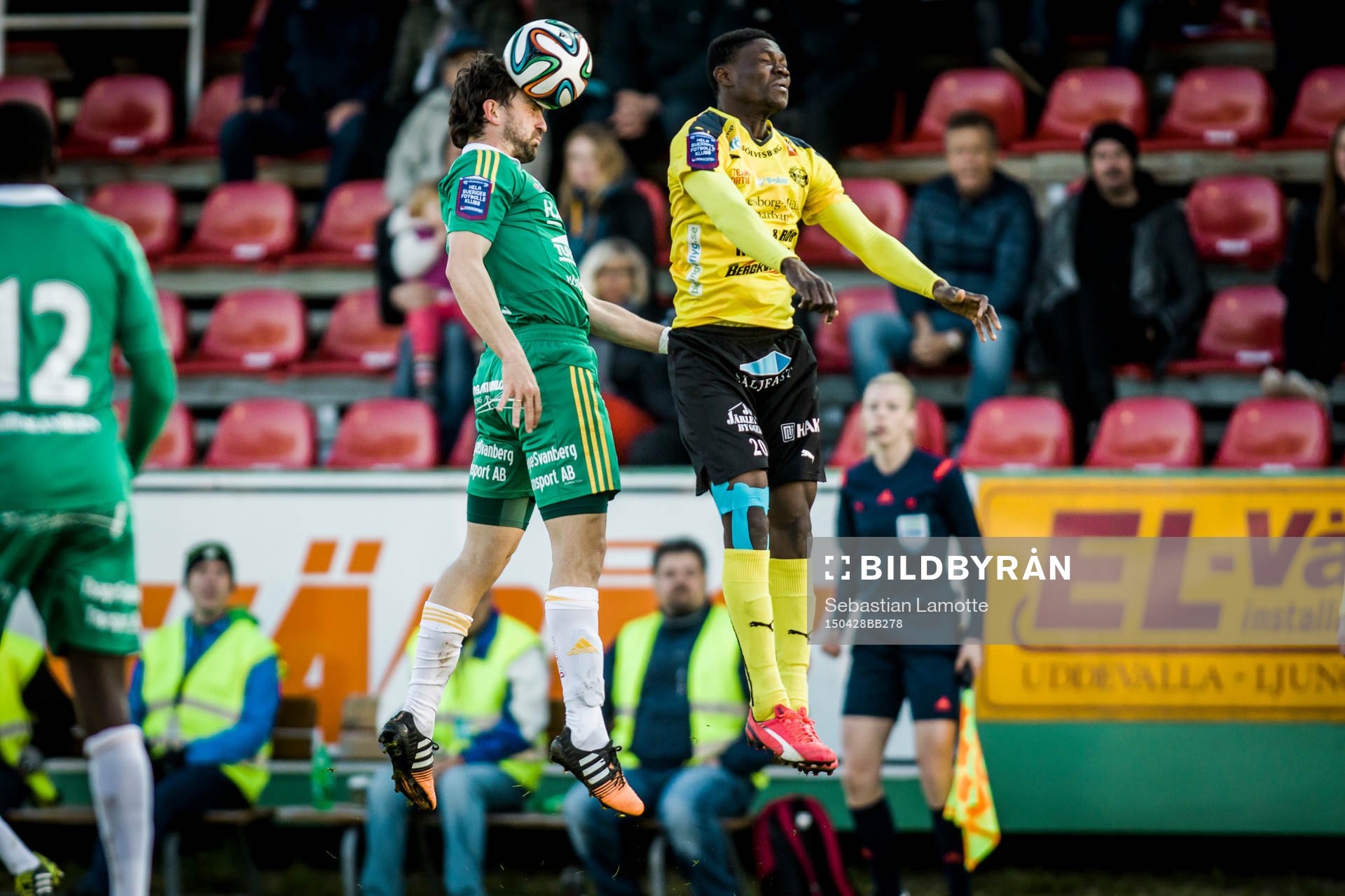 Ljungskiles Aleksandar Kitic vinner en duell mot Mjällbys