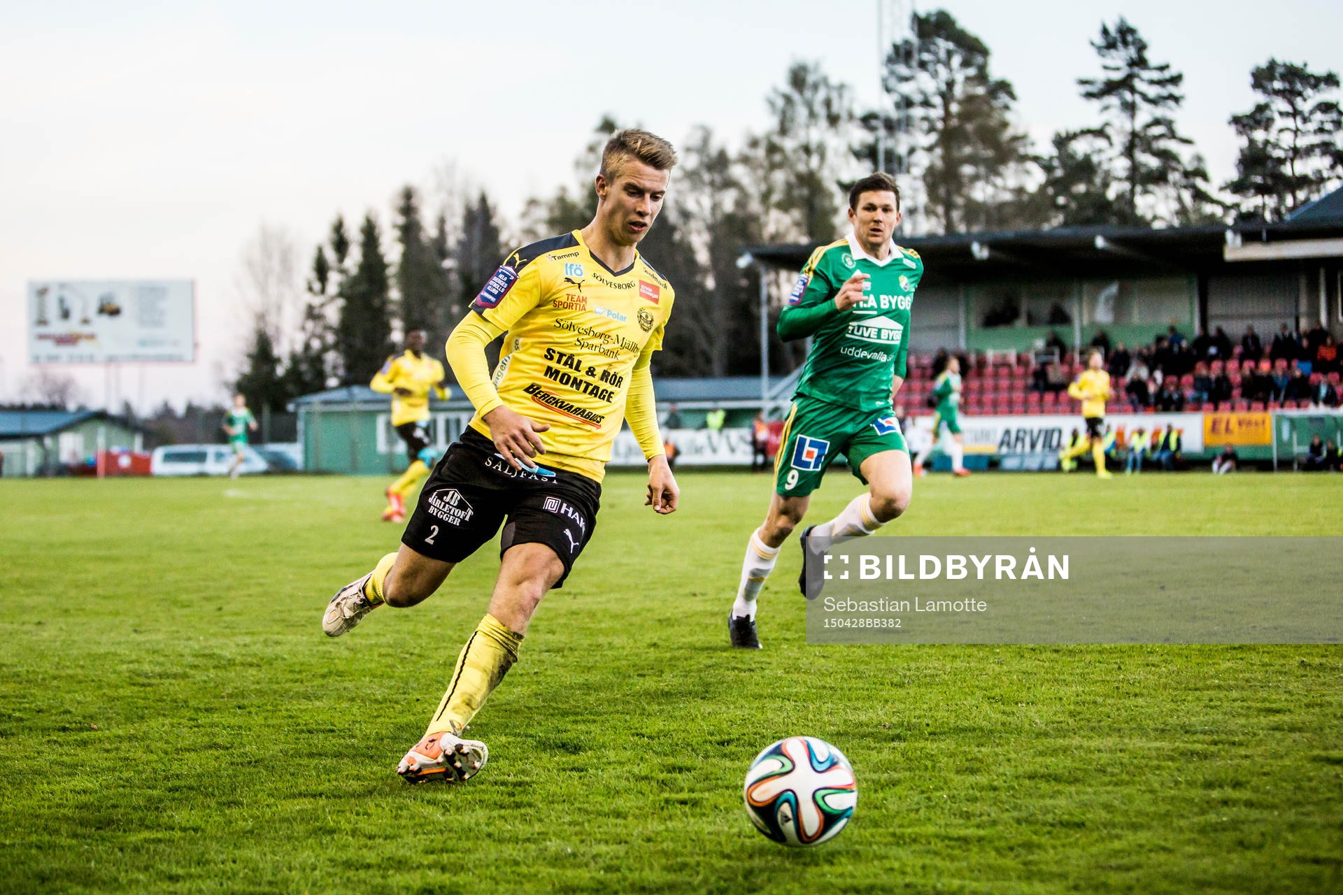 Mjällbys Hampus Bergdahl under fotbollsmatchen i Superettan mellan Ljungskile och Mjällby den 28 april 2015 i Ljungskile.