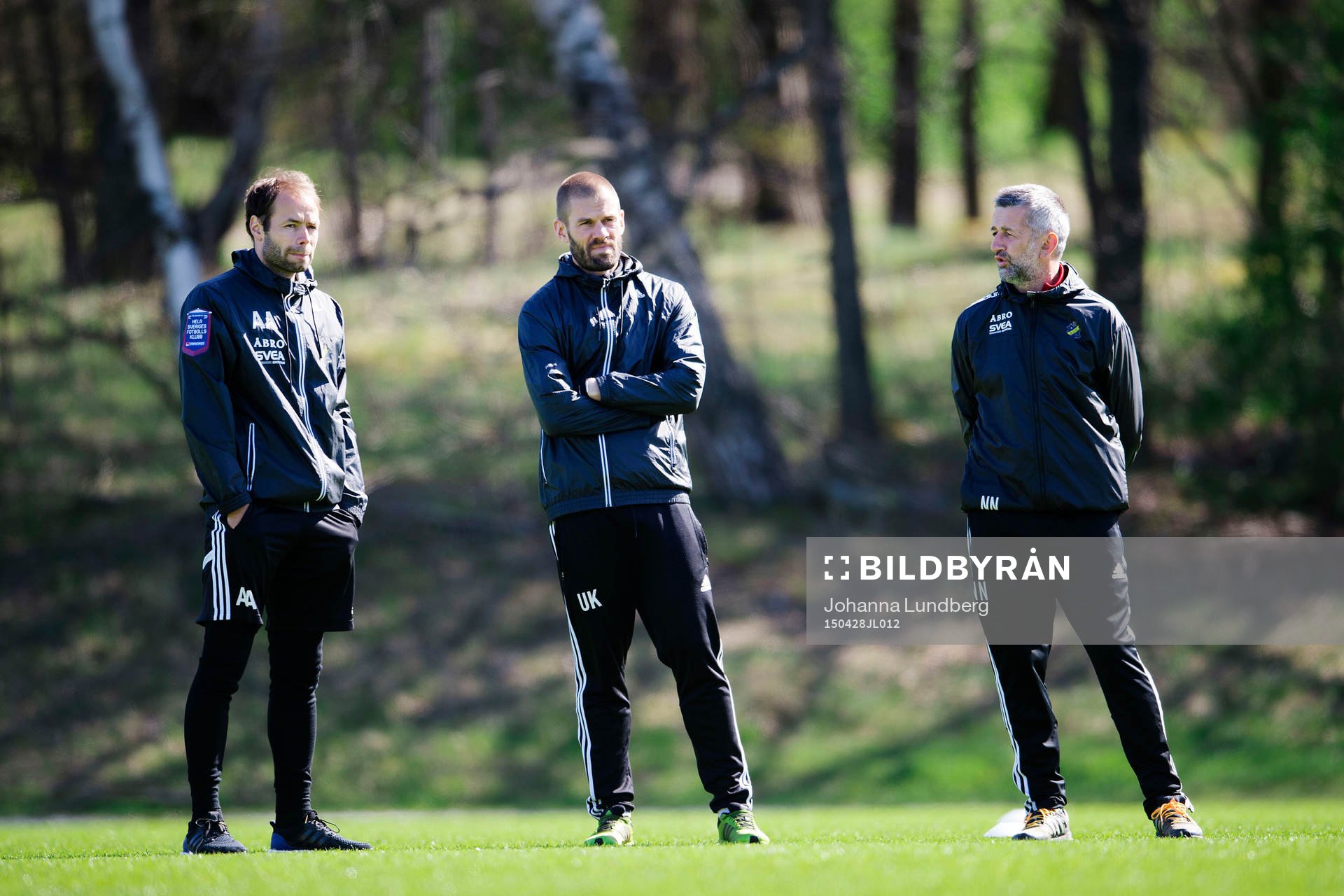 AIK:s tränare Andreas Alm, assisterande tränare Ulf Kristiansson och assisterande tränare Nebojsa Novakovic under en fotbollsträning med AIK den 28 april 2015 i Stockholm.