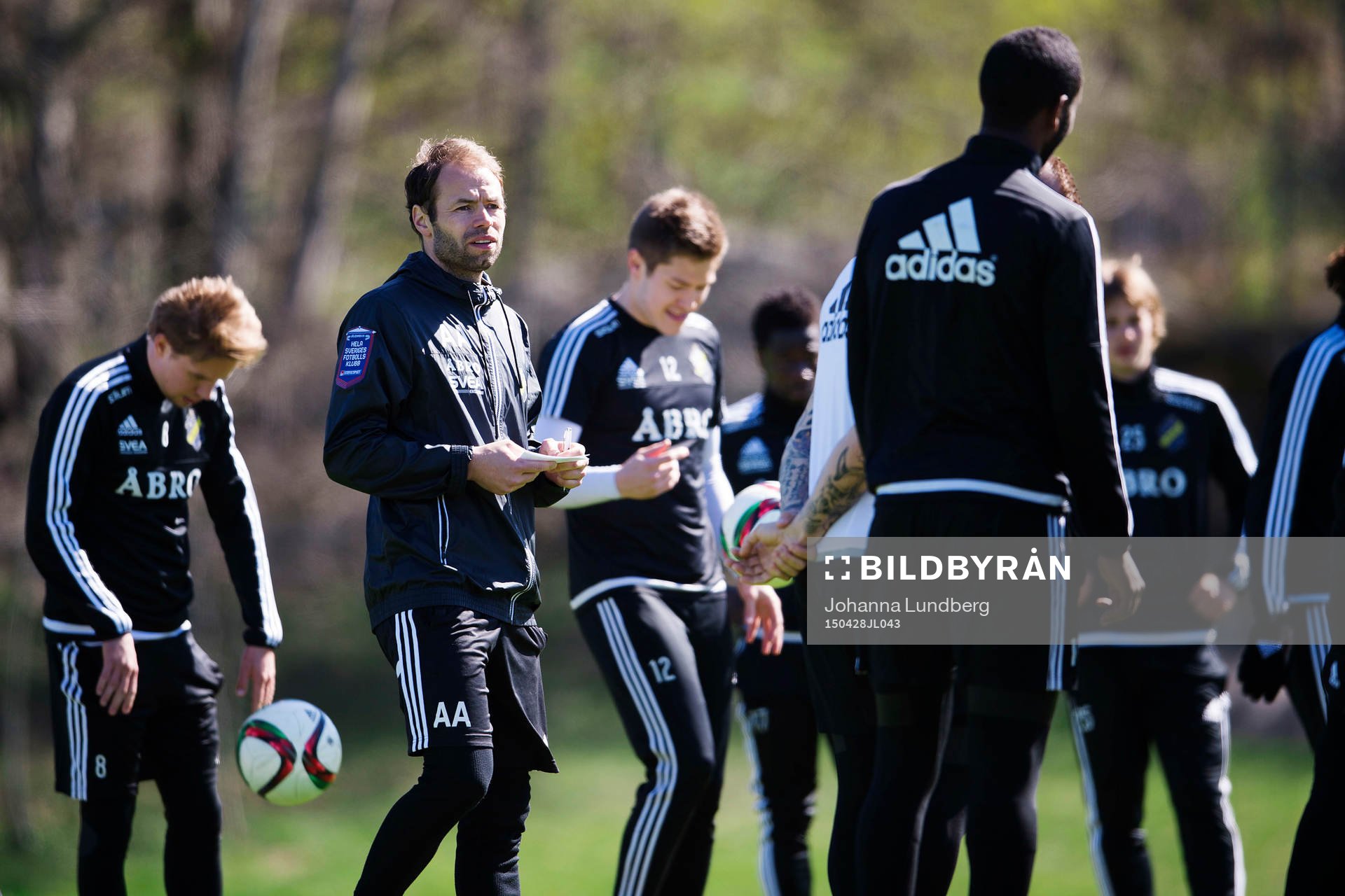 AIK:s tränare Andreas Alm under en fotbollsträning med AIK den  28 april 2015 i Stockholm. 