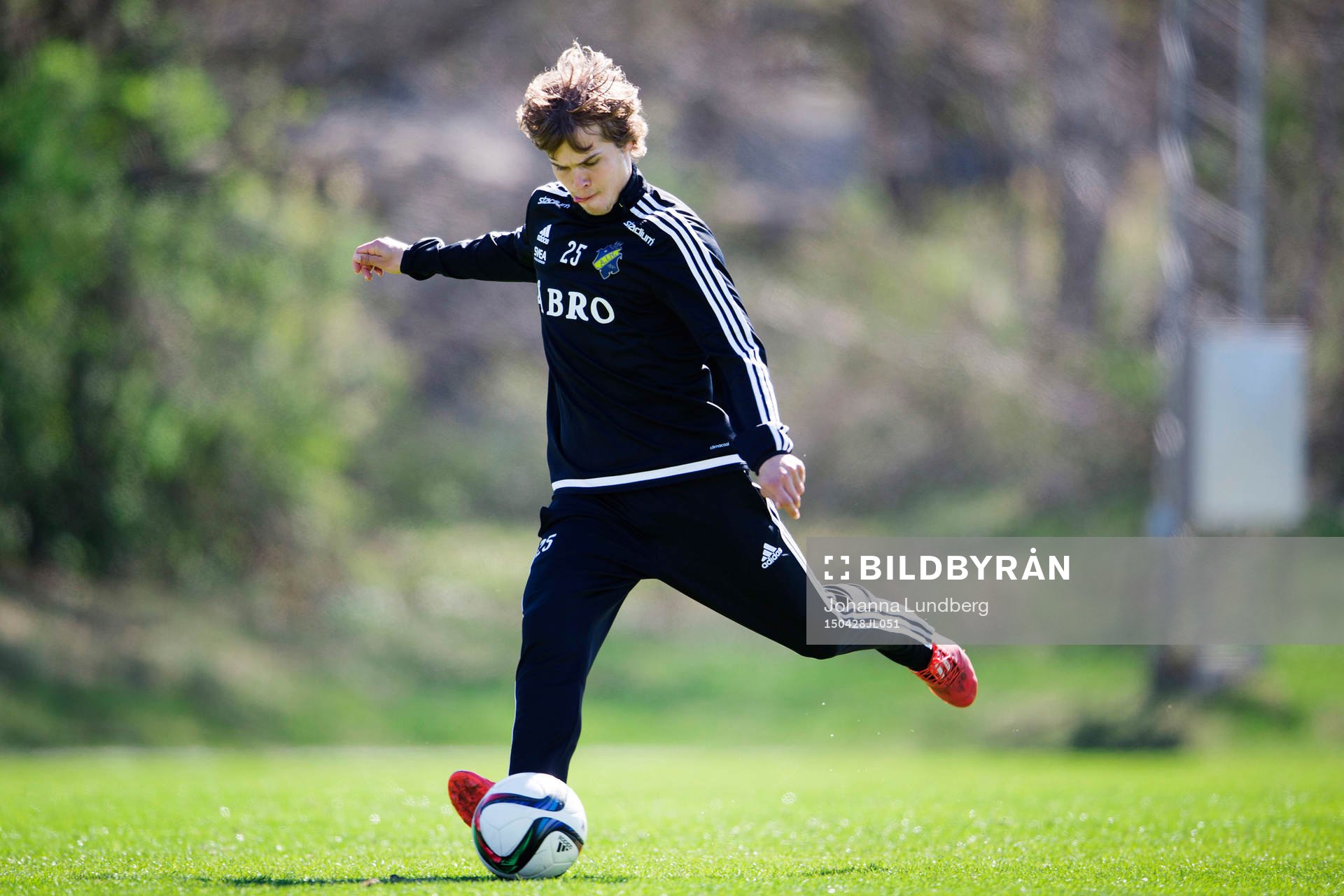AIK:s Sam Lundholm under en fotbollsträning med AIK den  28 april 2015 i Stockholm. 