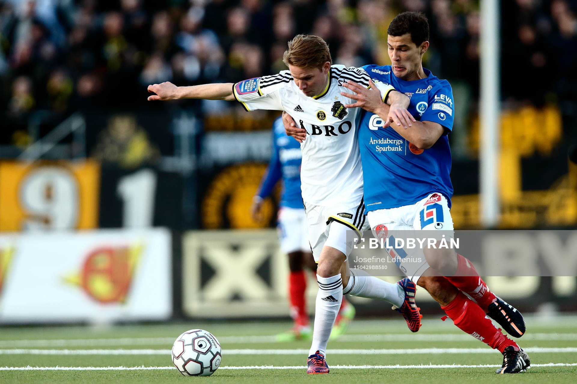 s Johan Blomberg och Åtvidabergs Mauricio Albornoz