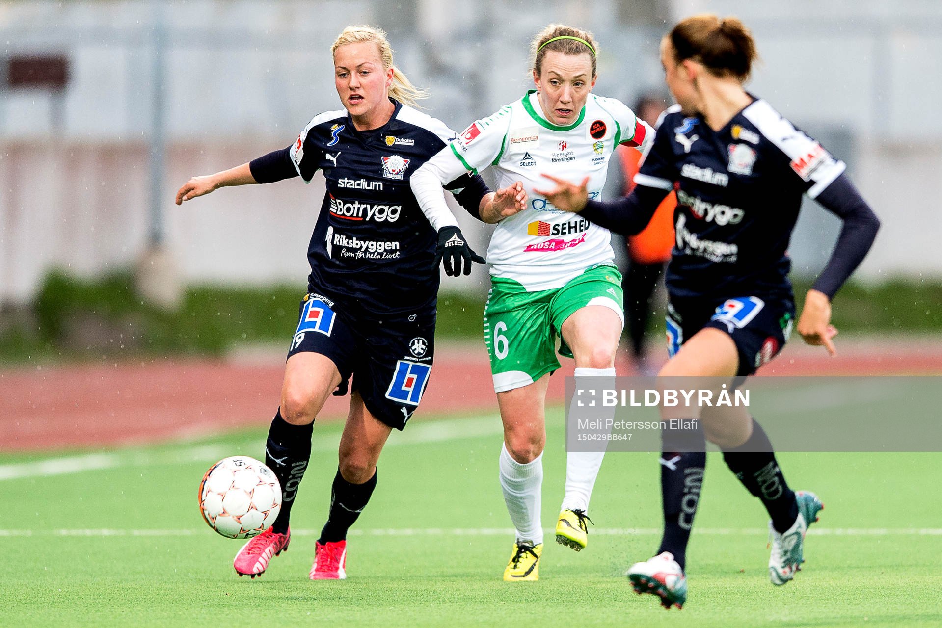 Hammarbys Olga Ekblom och Linköpings Kristine Minde i en