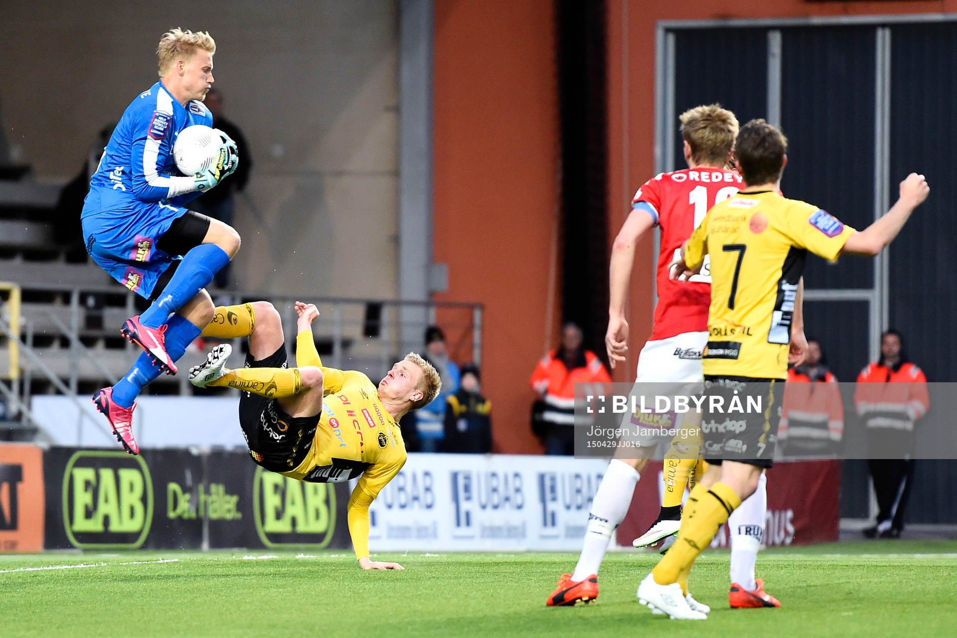 Elfsborgs Per Frick och Kalmars målvakt Ole Söderberg