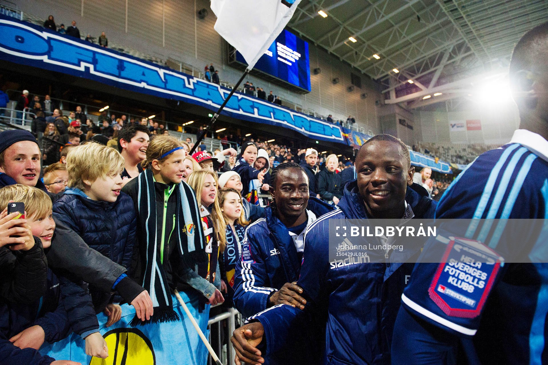 Djurgårdens Nyasha Mushekwi och Sam Johnson jublar med