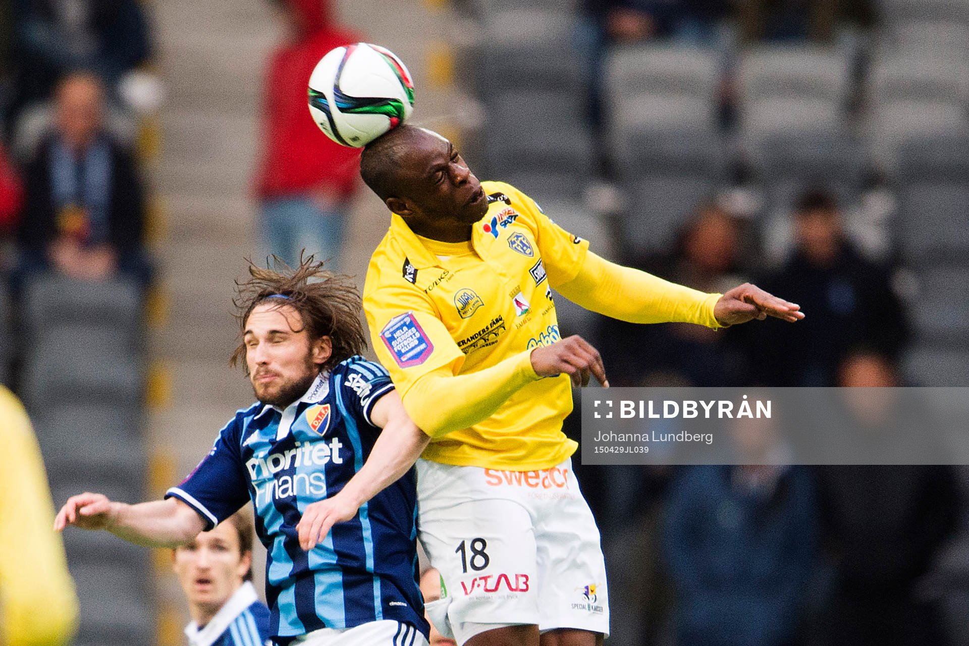 Djurgårdens Kevin Walker och Falkenbergs Hakeem Araba