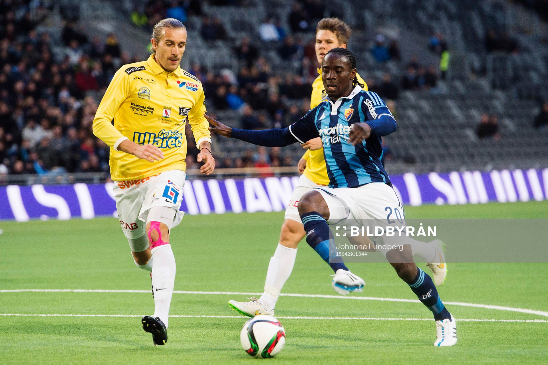 Falkenbergs Tobias Carlsson och Djurgårdens Sam Johnson