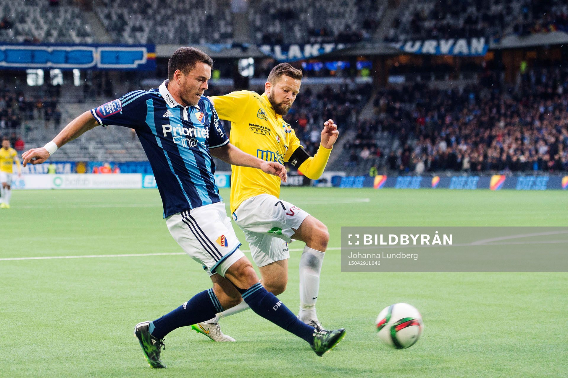 Djurgårdens Kerim Mrabti och Falkenbergs David Svensson